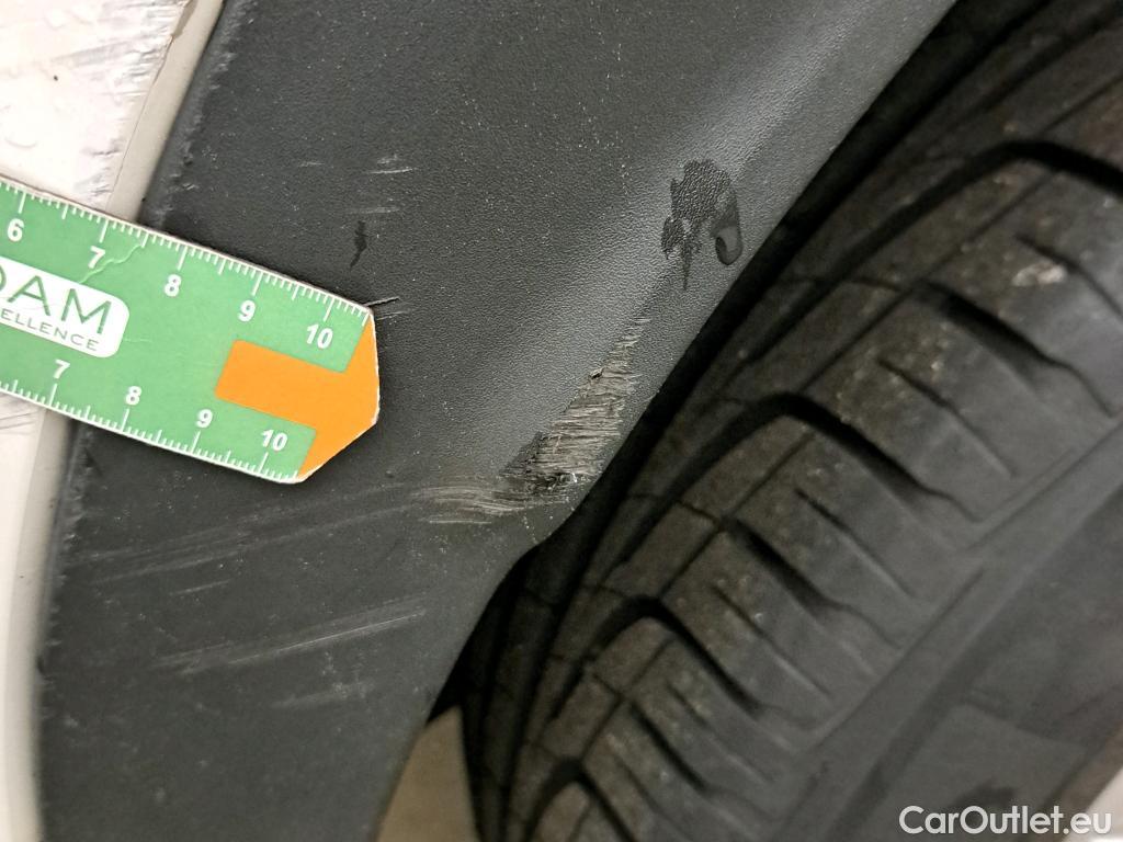  Peugeot  3008 PEUGEOT  / 2020 / 5P / todoterreno 1.2 PureTech 96KW S&S Active Pack EAT8 #36