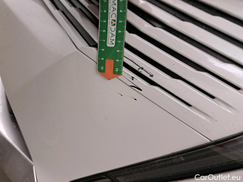  Peugeot  3008 PEUGEOT  / 2020 / 5P / todoterreno 1.2 PureTech 96KW S&S Active Pack EAT8 #21