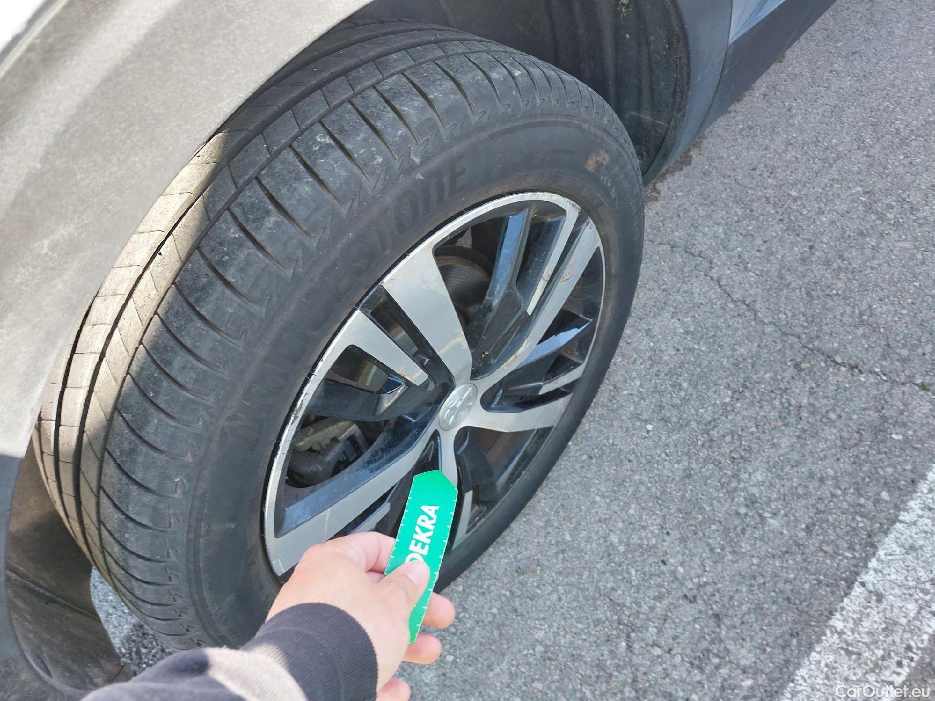  Peugeot  5008 PEUGEOT  / 2020 / 5P / todoterreno 1.2 PureTech 96KW S&S GT EAT8 #18