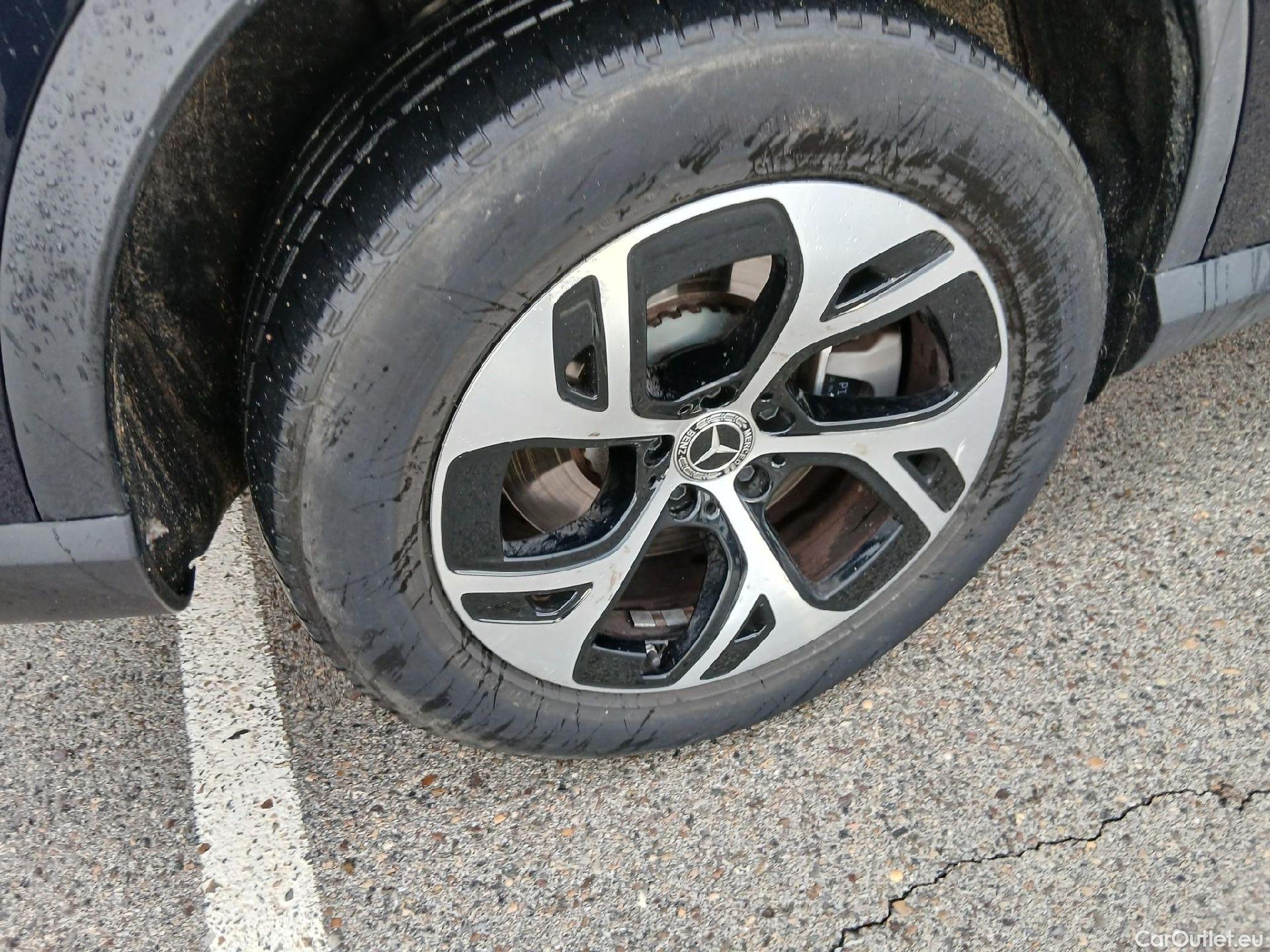  Mercedes  GLC Clase   300 de 4Matic (254.609)Avantgarde 2.0 335CV AT9 E6d #16