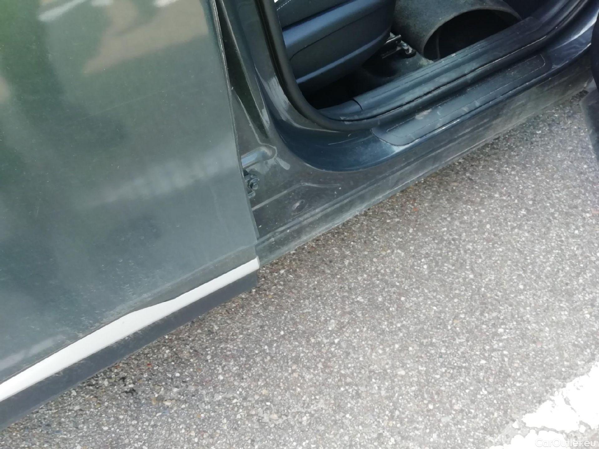  KIA  Sportage KIA  / 2022 / 5P / todoterreno 1.6 CRDi MHEV 100kW (136CV) Drive 4X2 #32