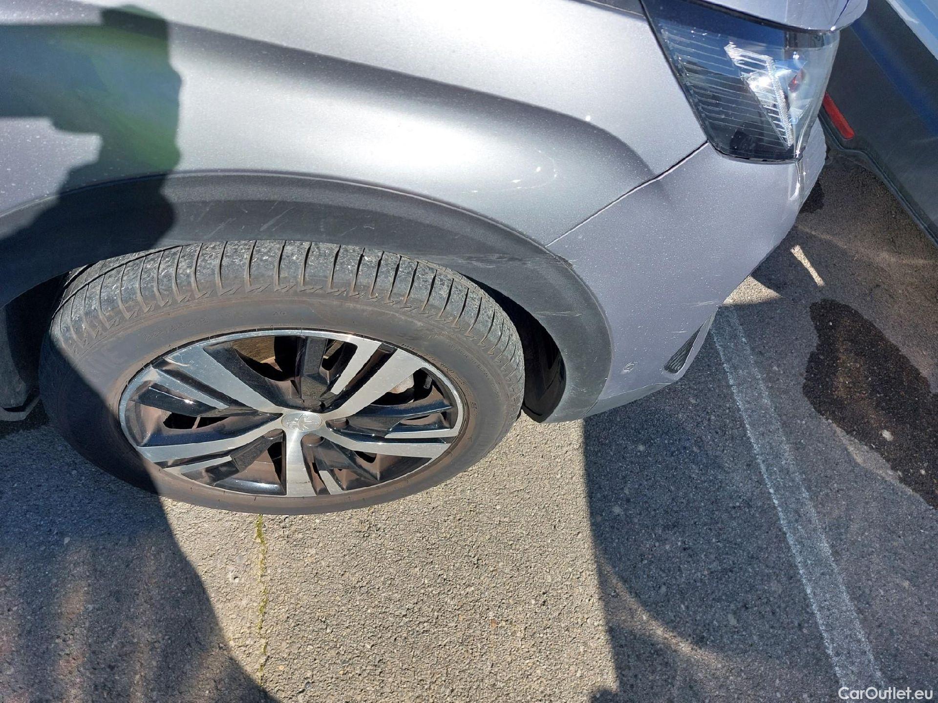  Peugeot  5008 PEUGEOT  / 2020 / 5P / todoterreno 1.2 PureTech 96KW S&S GT EAT8 #23