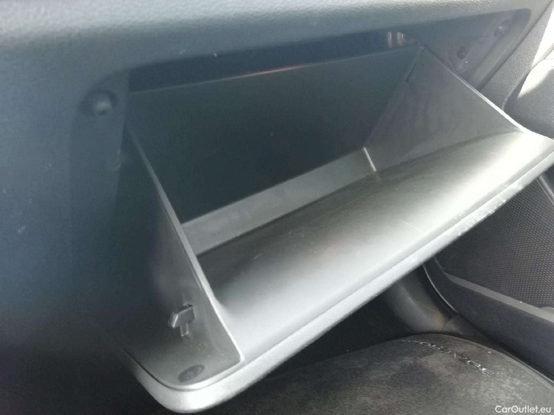  KIA  Sportage KIA  / 2022 / 5P / todoterreno 1.6 CRDi MHEV 100kW (136CV) Drive 4X2 #2