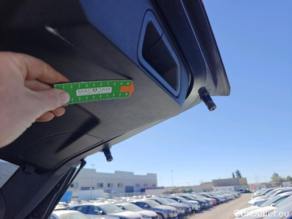  Peugeot  3008 PEUGEOT  / 2020 / 5P / todoterreno 1.5 BlueHDi 96kW S&S Allure Pack EAT8 #23