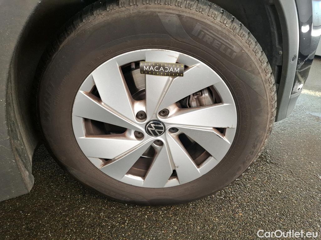  Volkswagen  Tiguan VOLKSWAGEN  / 2023 / 5P / SUV 2.0 TDI 150 DSG7 LIFE PLUS #5