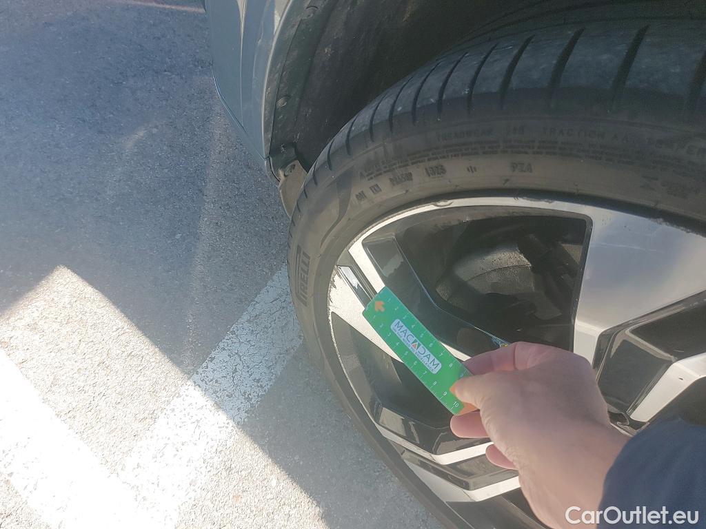  Volvo  XC90 VOLVO  / 2019 / 5P / todoterreno 2.0 T8 AWD Recharge R-Design Auto #15