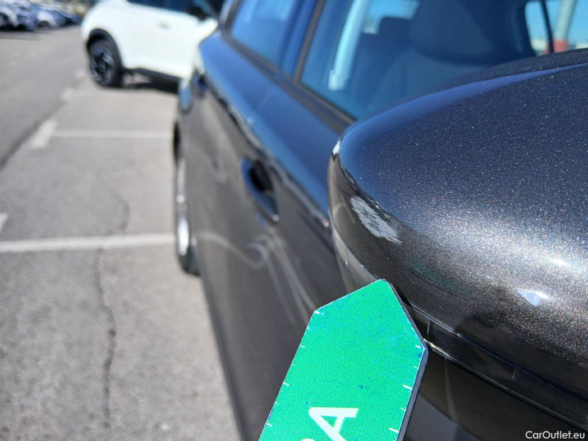  Peugeot  308 PEUGEOT  / 2017 / 5P / berlina con portón 5p Active Pack PureTech 110 S&S #40