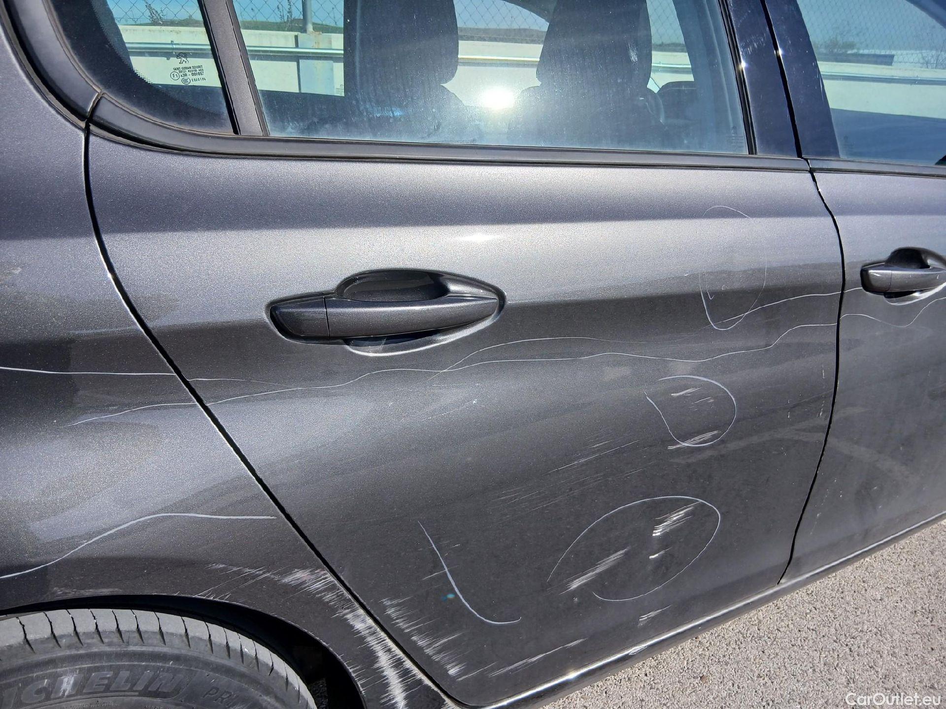  Peugeot  308 PEUGEOT  / 2017 / 5P / berlina con portón 5p Active Pack PureTech 110 S&S #31
