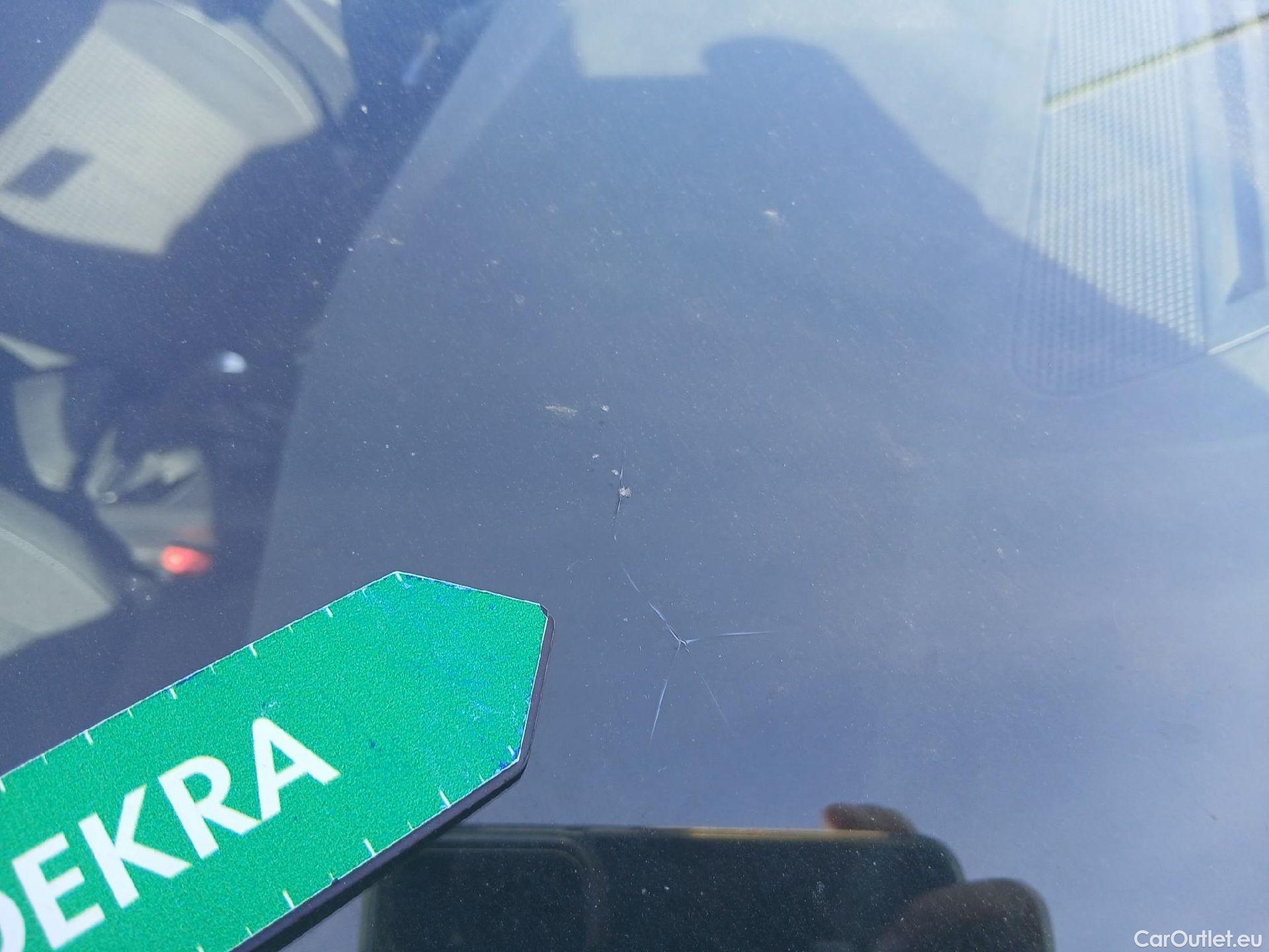  Peugeot  308 PEUGEOT  / 2017 / 5P / berlina con portón 5p Active Pack PureTech 110 S&S #2