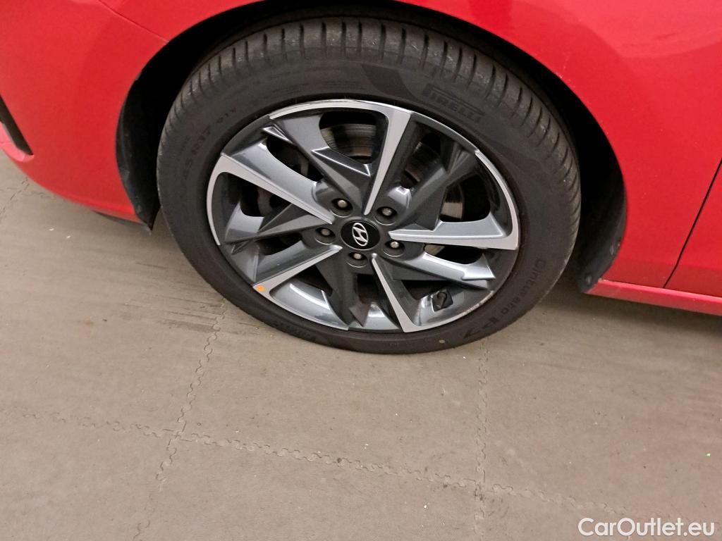  Hyundai  i30 HYUNDAI  / 2020 / 5P / berlina con portón 1.5 DPI Klass SLX #1