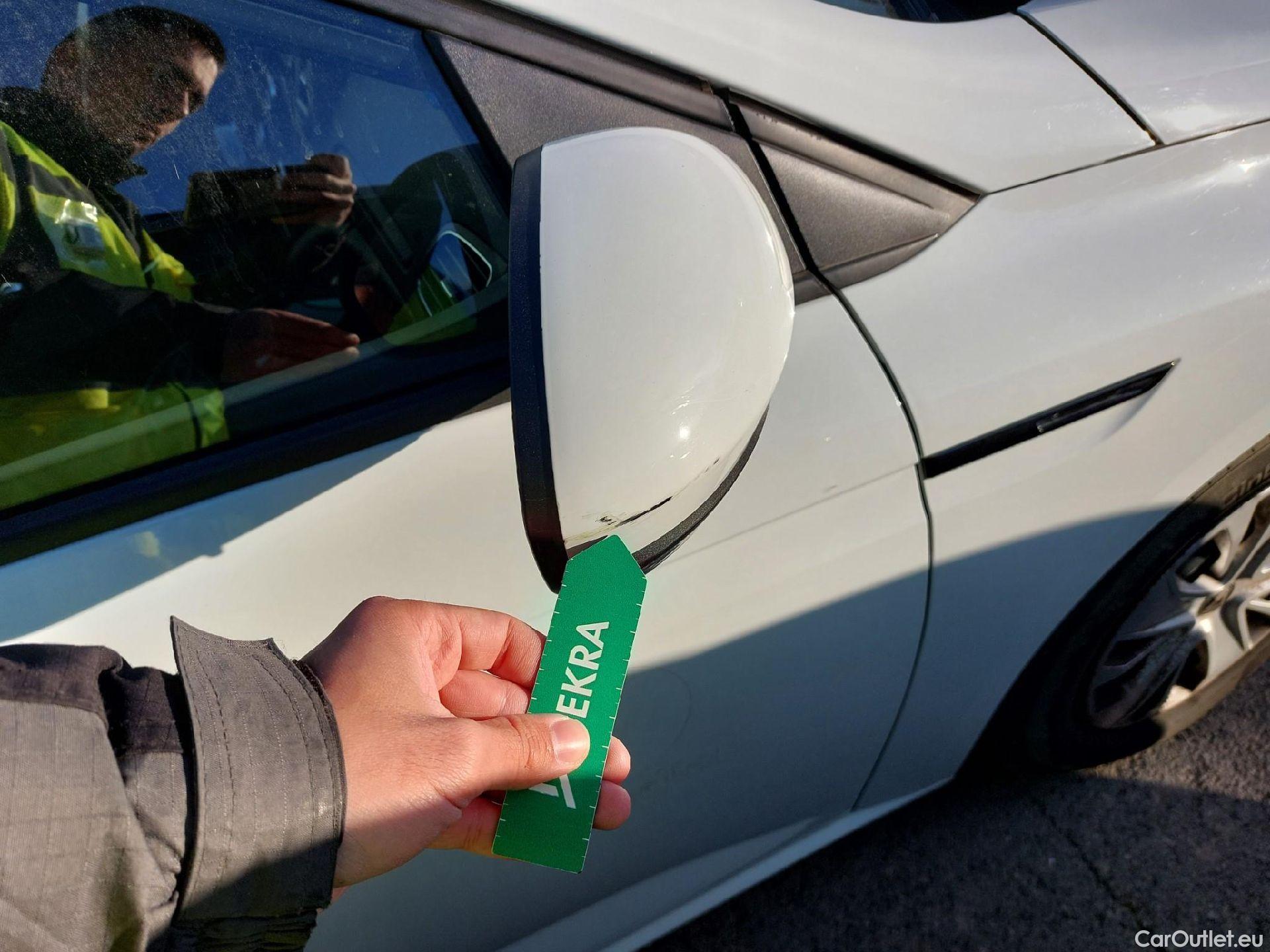  Renault  Megane RENAULT Mégane / 2015 / 5P / berlina con portón Life Blue dCi 70kW (95CV) #15