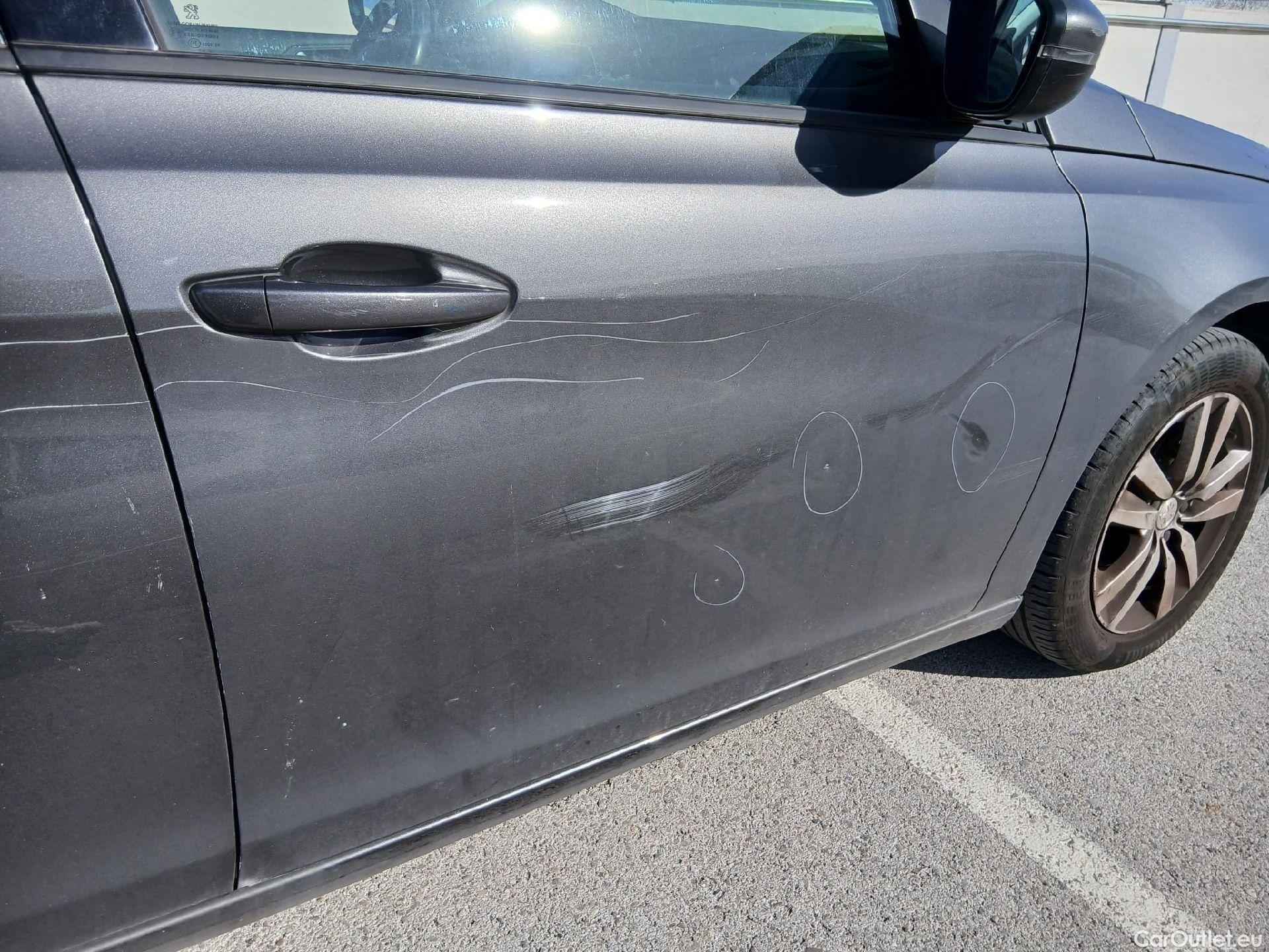  Peugeot  308 PEUGEOT  / 2017 / 5P / berlina con portón 5p Active Pack PureTech 110 S&S #36