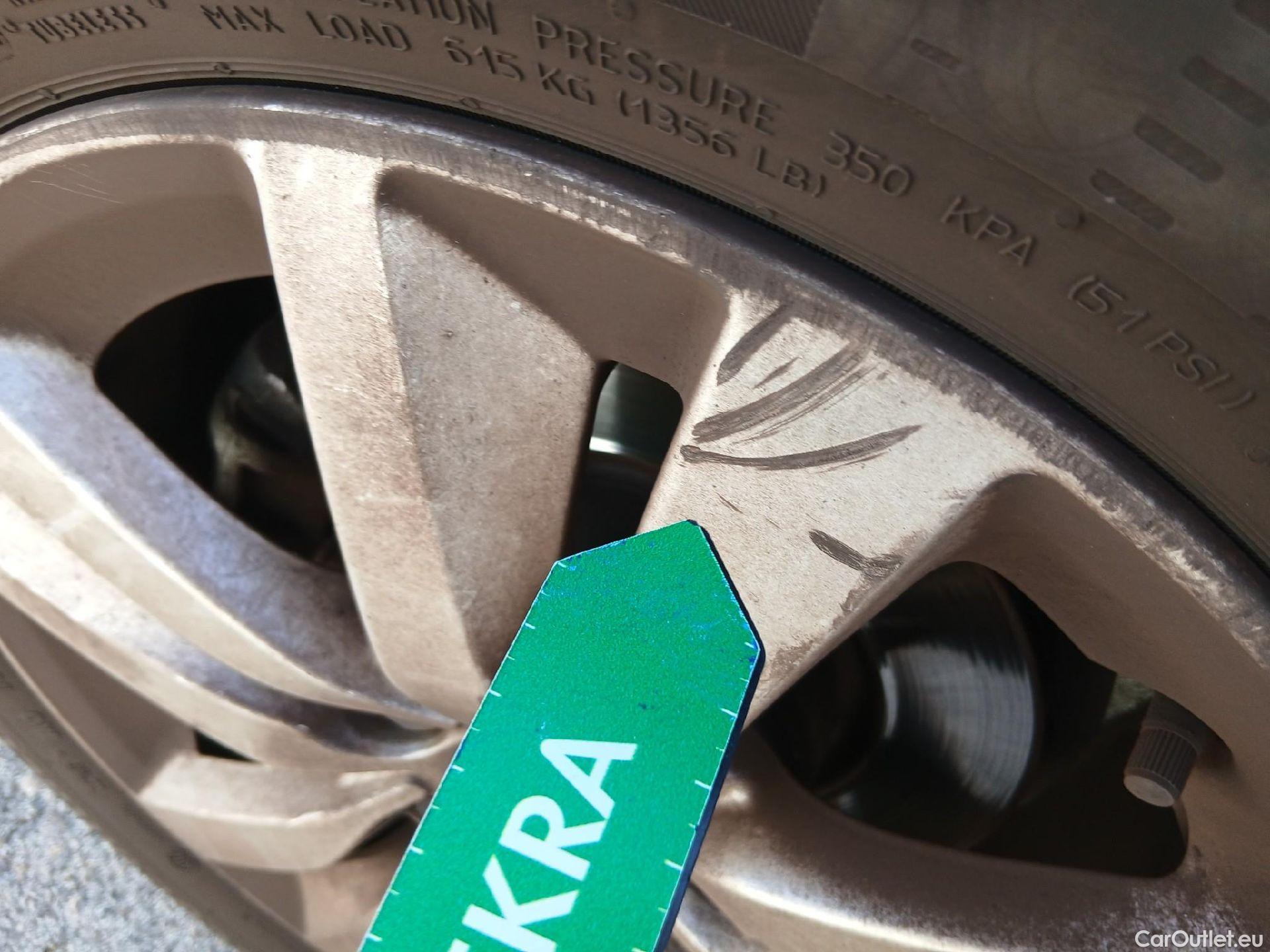  Peugeot  308 PEUGEOT  / 2017 / 5P / berlina con portón 5p Active Pack PureTech 110 S&S #10