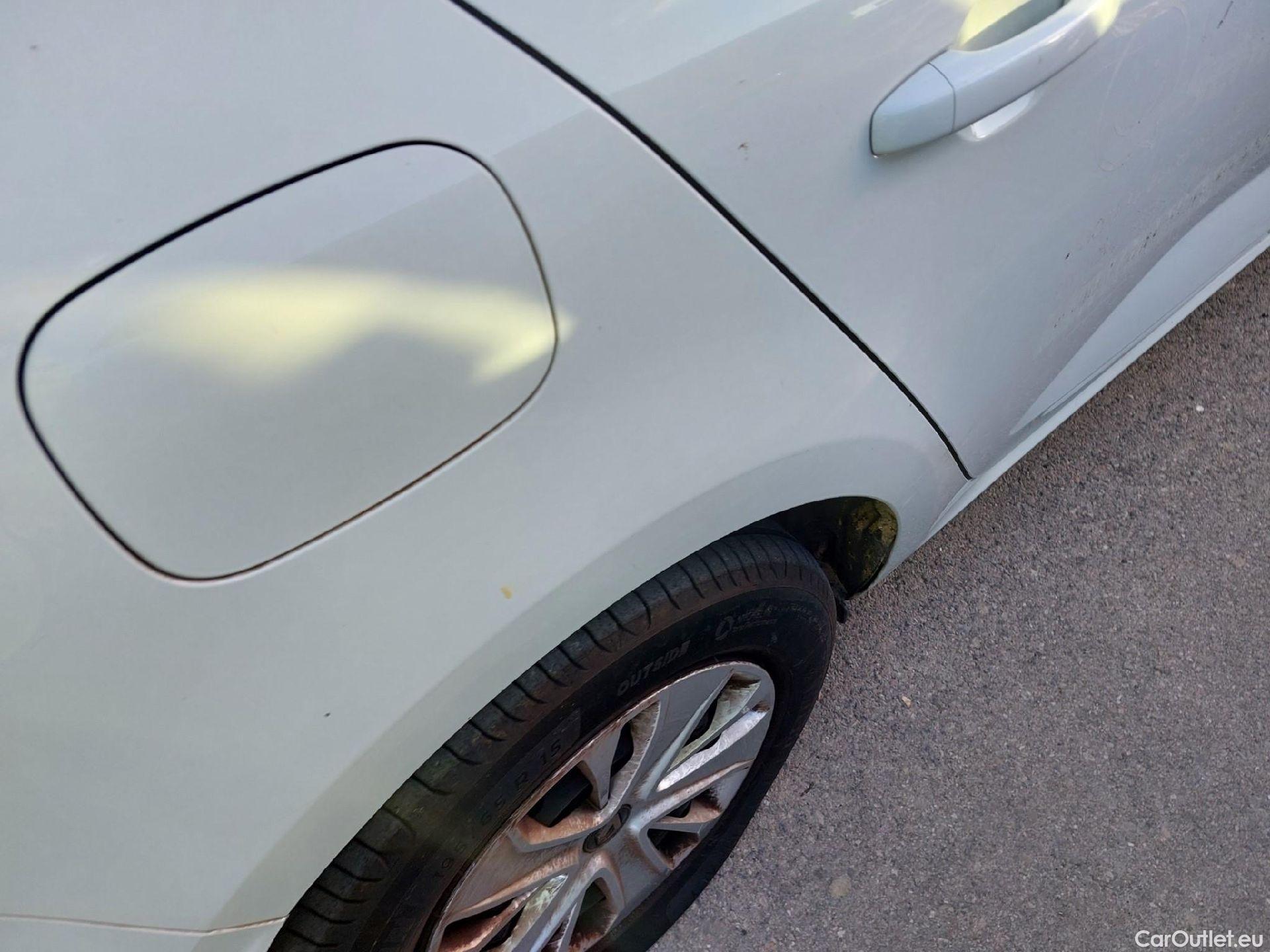  Renault  Megane RENAULT Mégane / 2015 / 5P / berlina con portón Life Blue dCi 70kW (95CV) #10