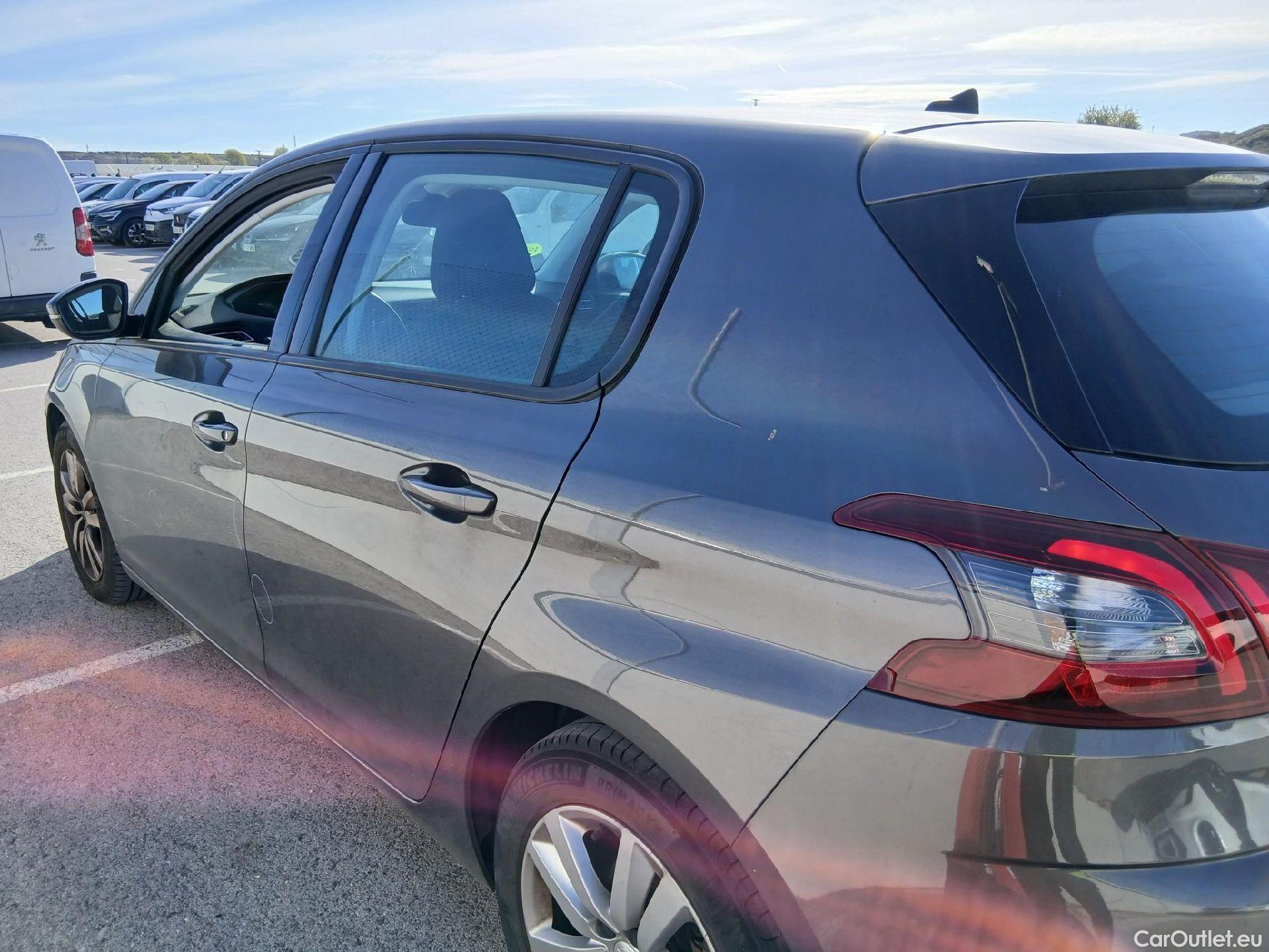  Peugeot  308 PEUGEOT  / 2017 / 5P / berlina con portón 5p Active Pack PureTech 110 S&S #20