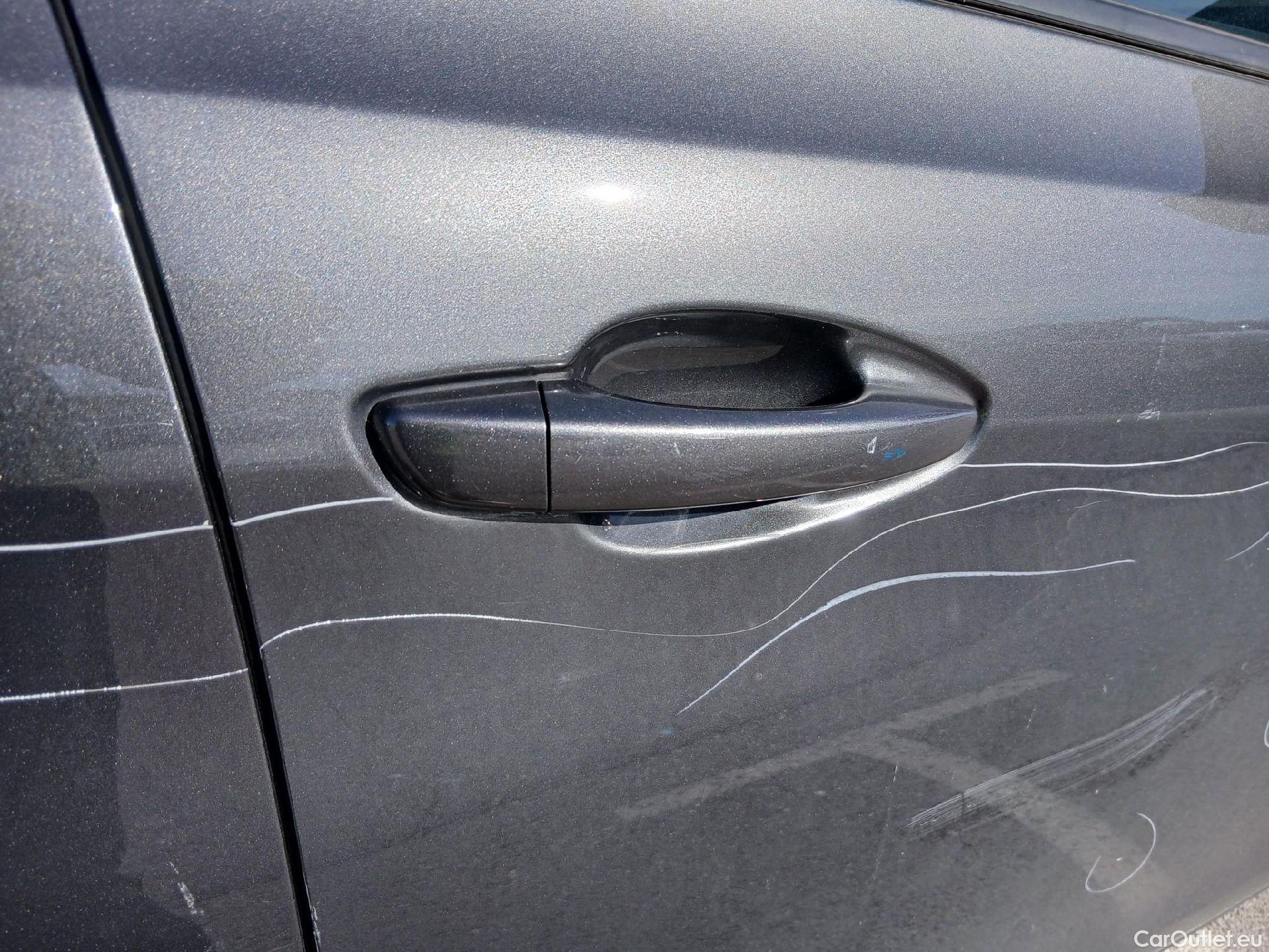  Peugeot  308 PEUGEOT  / 2017 / 5P / berlina con portón 5p Active Pack PureTech 110 S&S #38