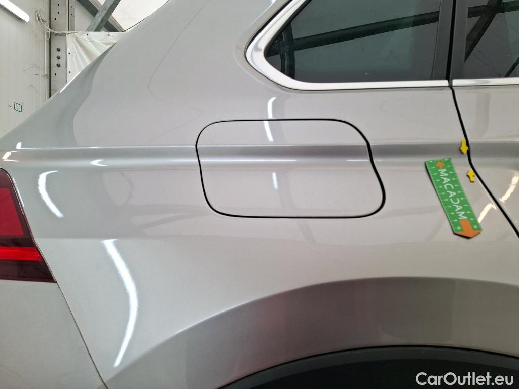  Volkswagen  Tiguan VOLKSWAGEN  / 2016 / 5P / SUV 2.0 TDI 150 DSG7 Carat #3