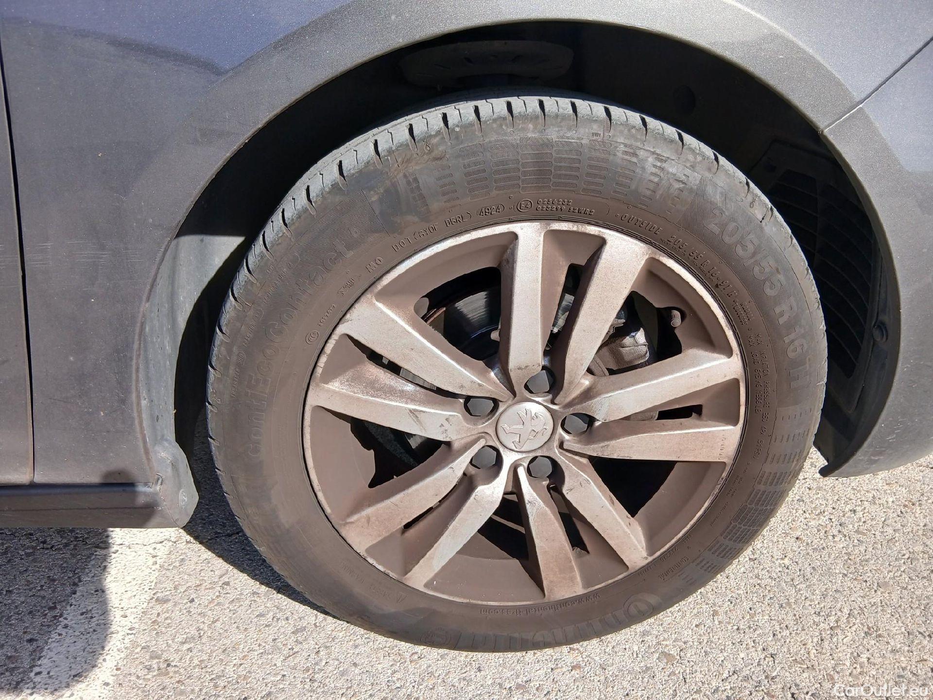  Peugeot  308 PEUGEOT  / 2017 / 5P / berlina con portón 5p Active Pack PureTech 110 S&S #42