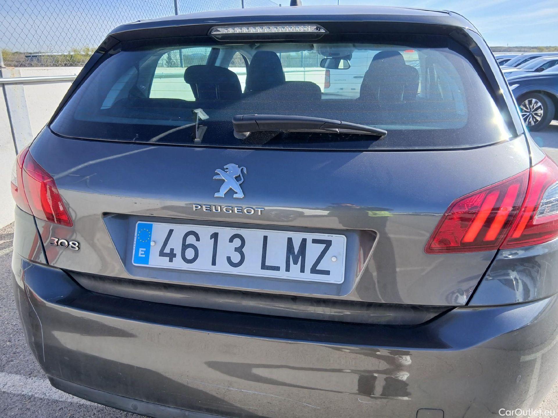  Peugeot  308 PEUGEOT  / 2017 / 5P / berlina con portón 5p Active Pack PureTech 110 S&S #24