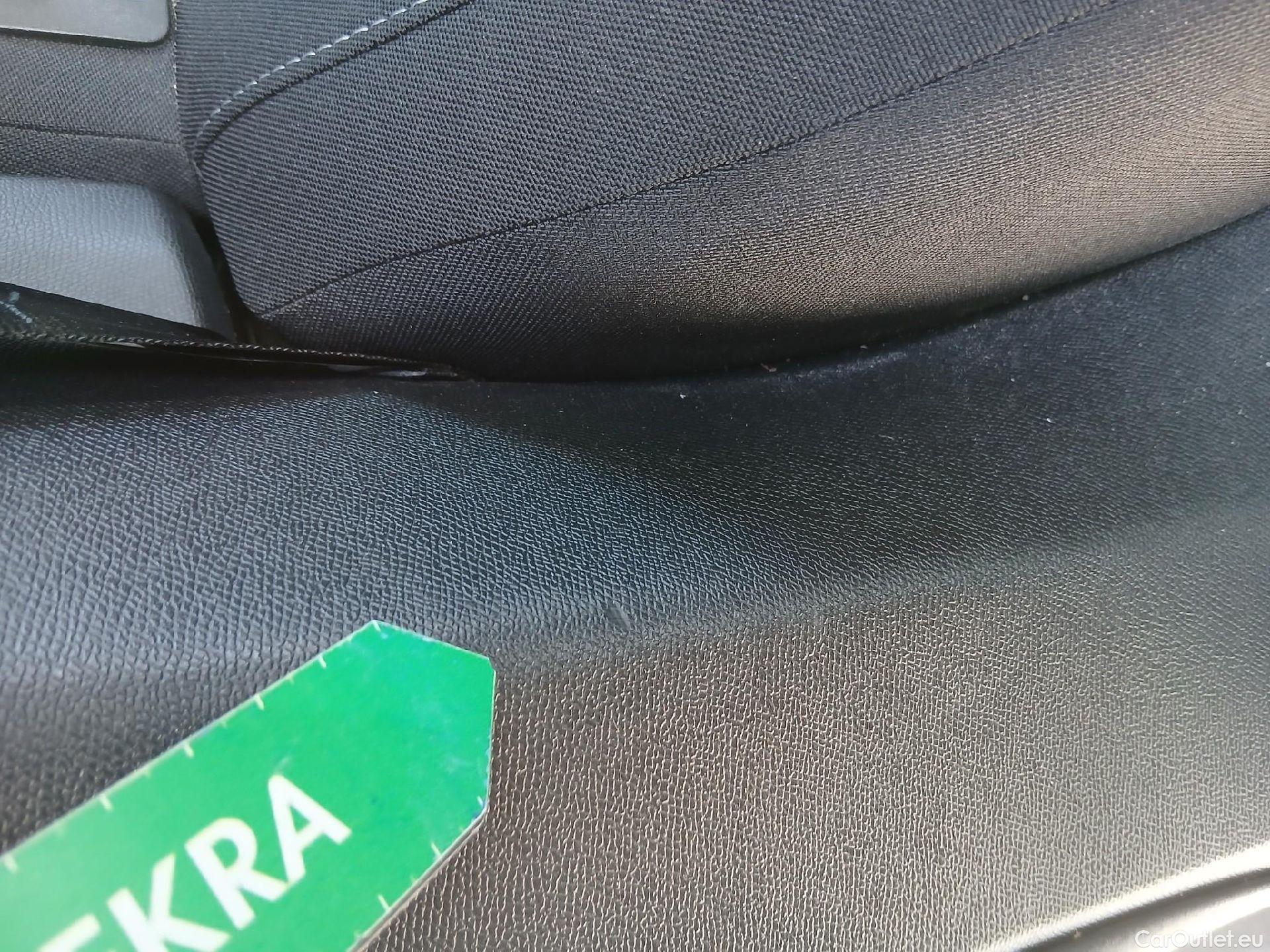  Peugeot  308 PEUGEOT  / 2017 / 5P / berlina con portón 5p Active Pack PureTech 110 S&S #34