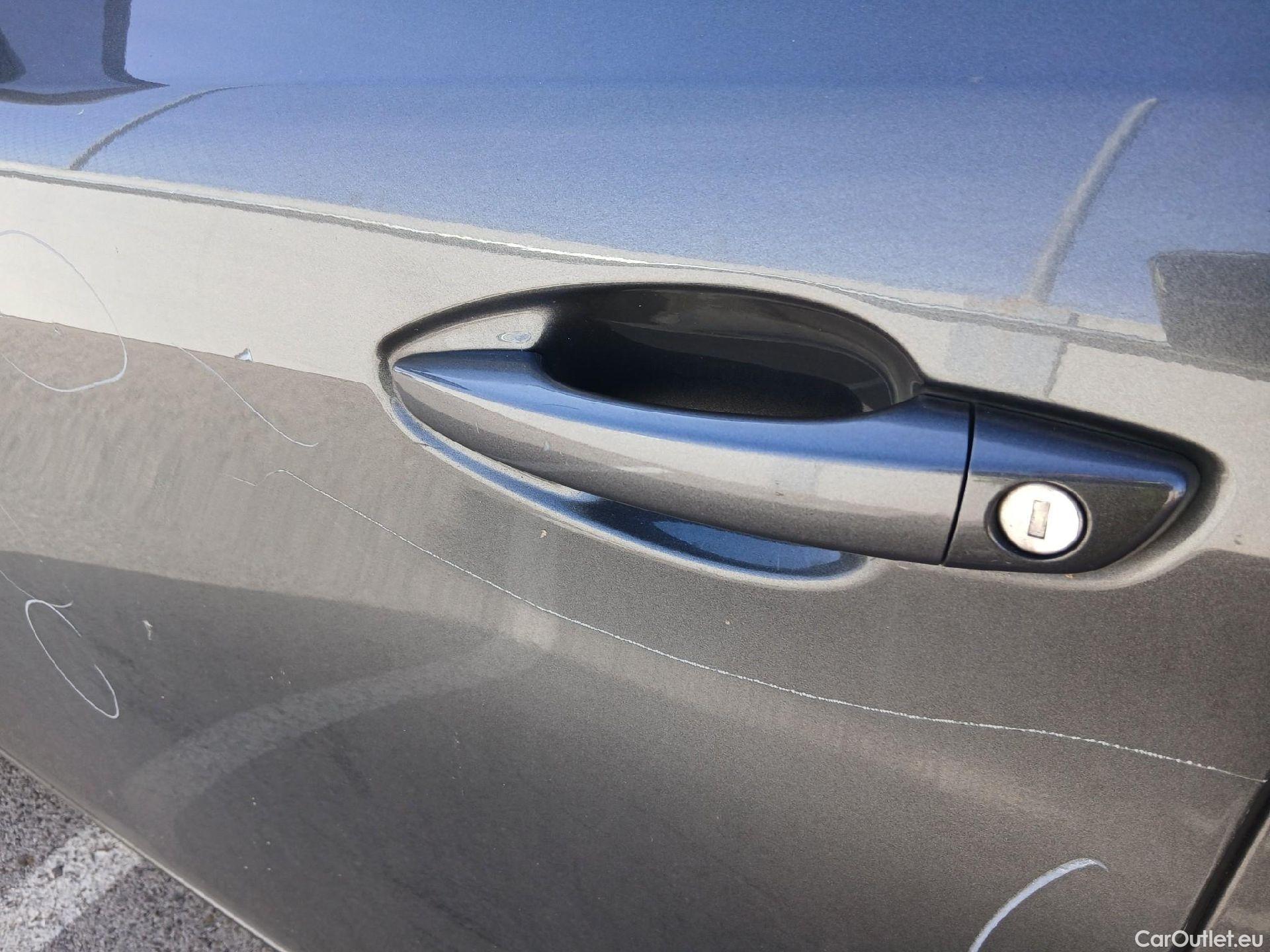  Peugeot  308 PEUGEOT  / 2017 / 5P / berlina con portón 5p Active Pack PureTech 110 S&S #18