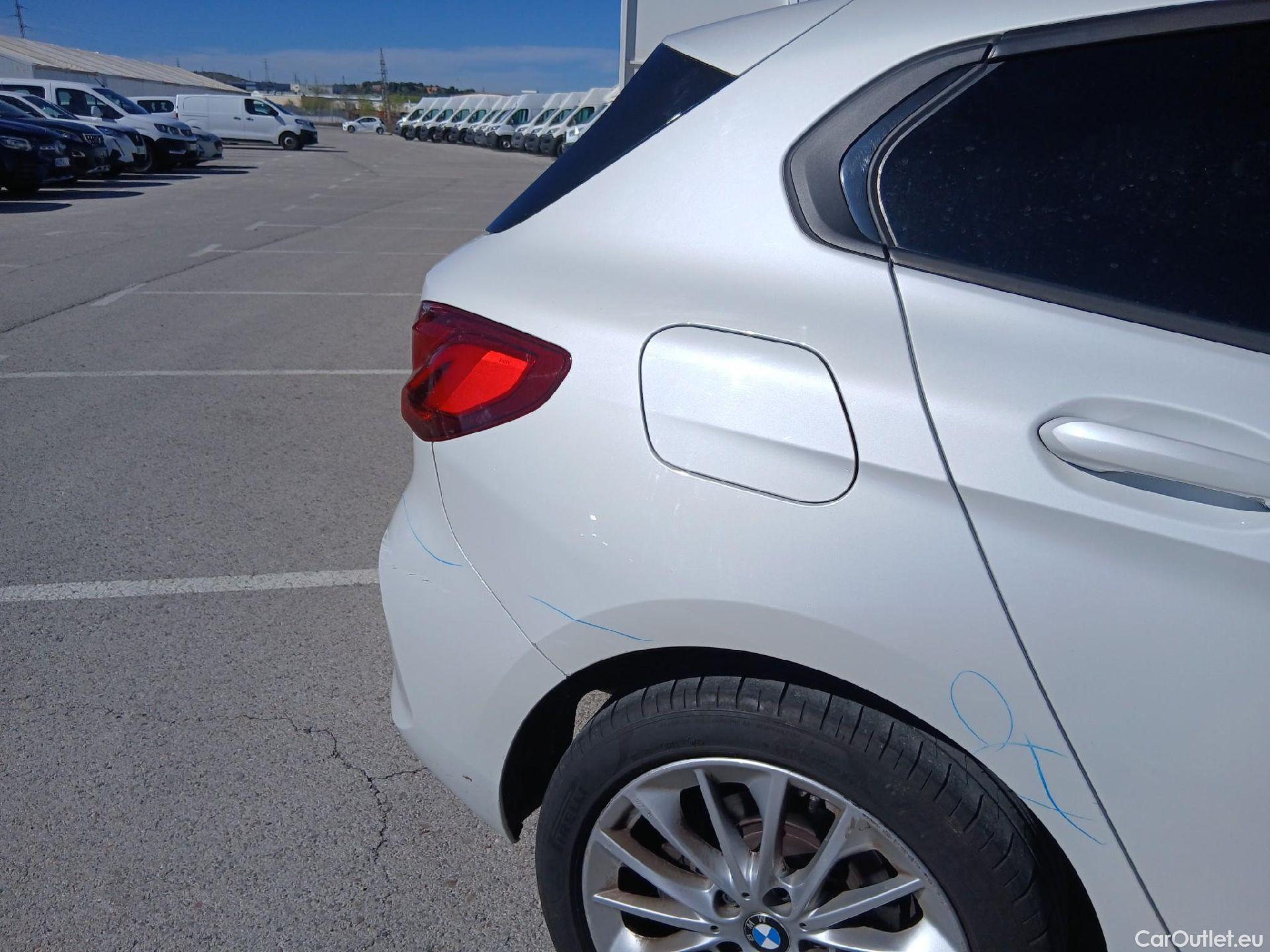  Bmw  Serie 1 BMW  / 2019 / 5P / berlina con portón 118i #34