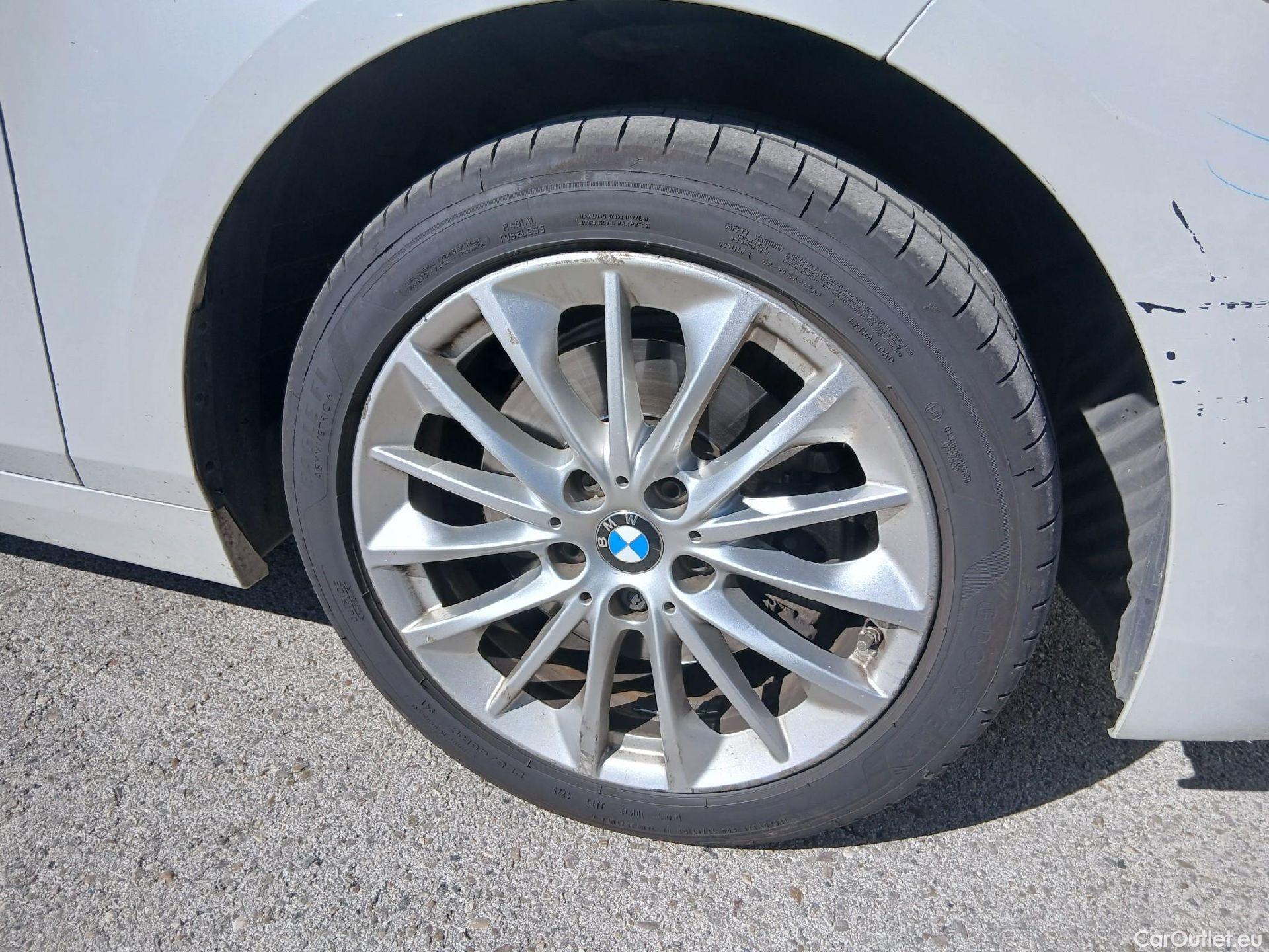  Bmw  Serie 1 BMW  / 2019 / 5P / berlina con portón 118i #50