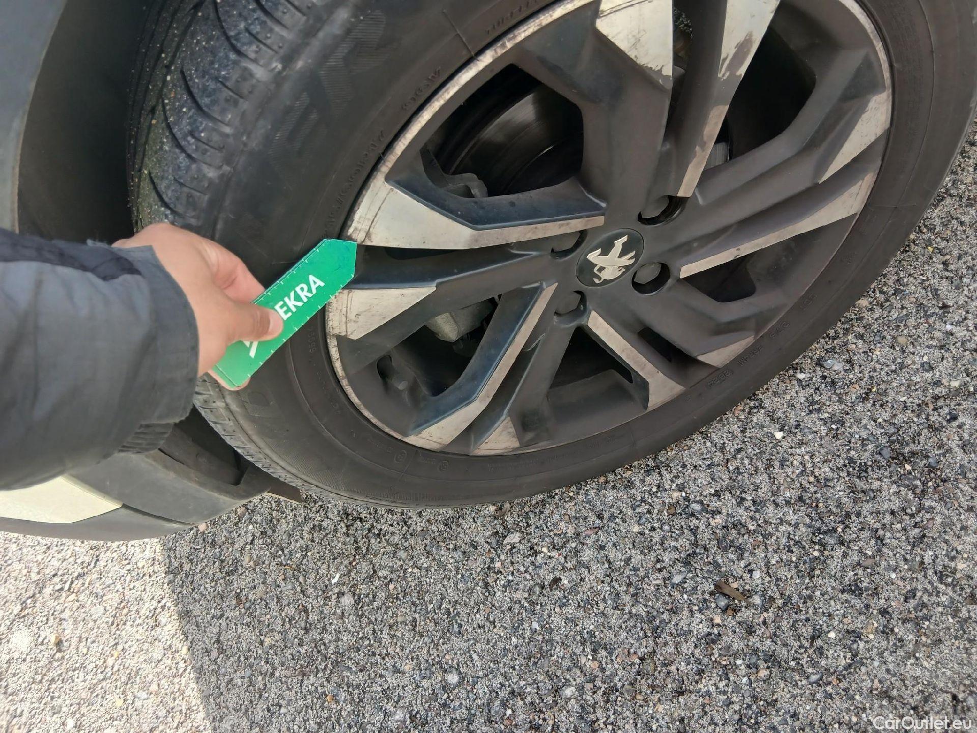  Peugeot  2008 PEUGEOT  / 2019 / 5P / todoterreno Allure BlueHDI 81kW (110CV) #11