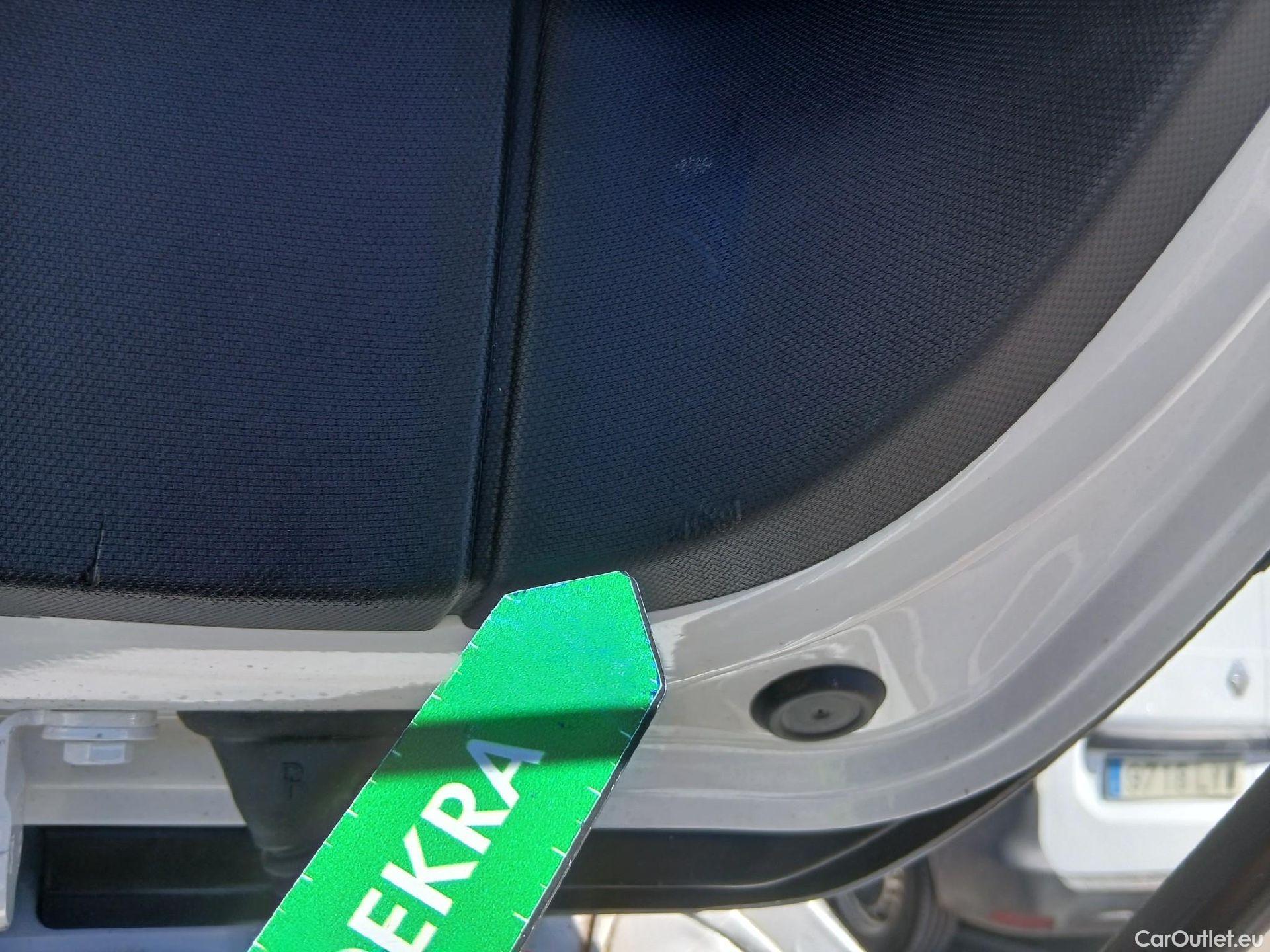  Bmw  Serie 1 BMW  / 2019 / 5P / berlina con portón 118i #30