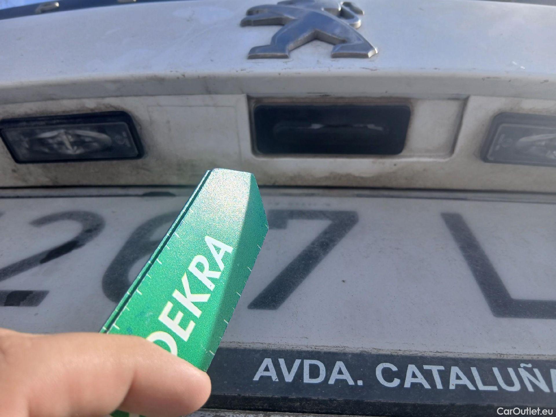  Peugeot  2008 PEUGEOT  / 2019 / 5P / todoterreno Allure BlueHDI 81kW (110CV) #4