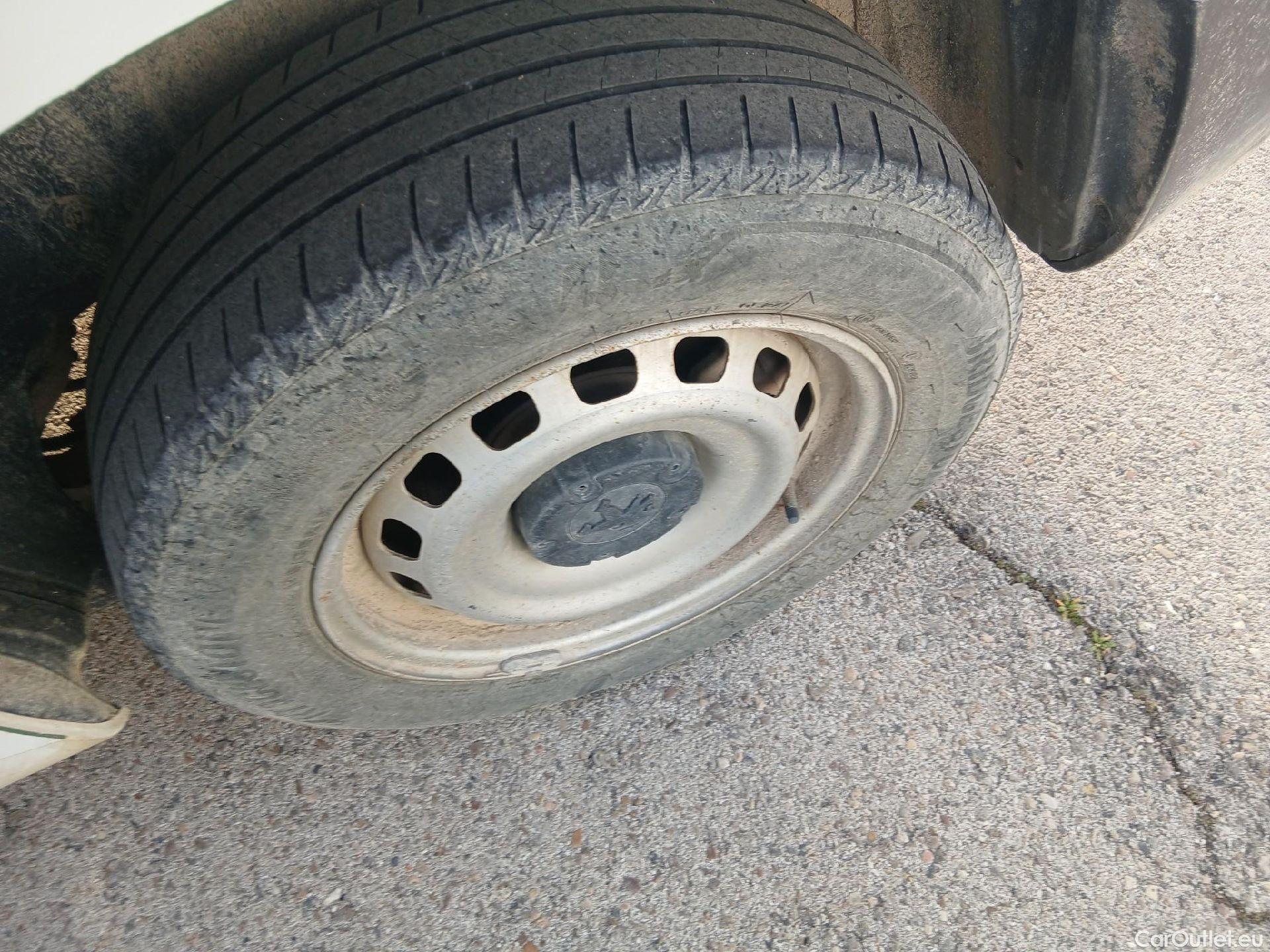  Peugeot  Partner PEUGEOT  / 2018 / 4P / furgón derivado de turismo Premium Standard 600kg BlueHDi 73kW (AC) #2