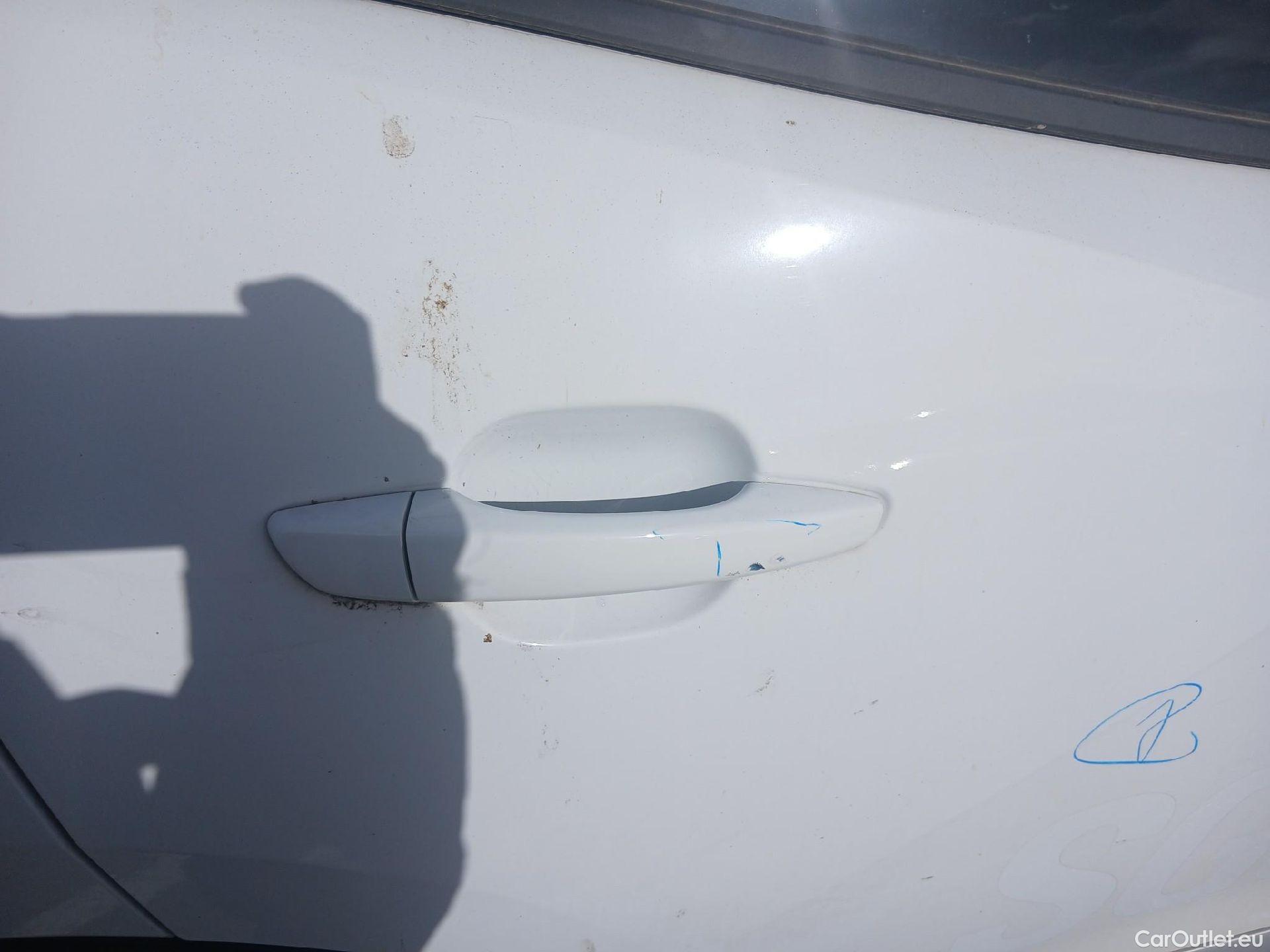  Peugeot  2008 PEUGEOT  / 2019 / 5P / todoterreno Allure BlueHDI 81kW (110CV) #29