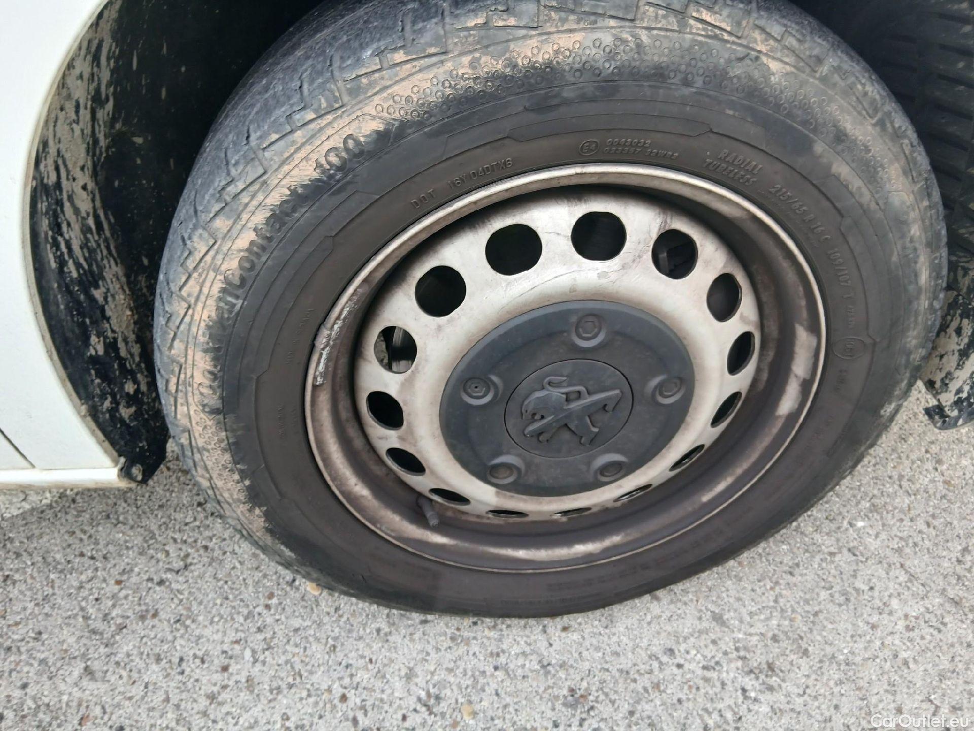  Peugeot  Expert PEUGEOT  / 2016 / 4P / furgón Furgón Pro 1.5 BlueHDi 120 Standard #41