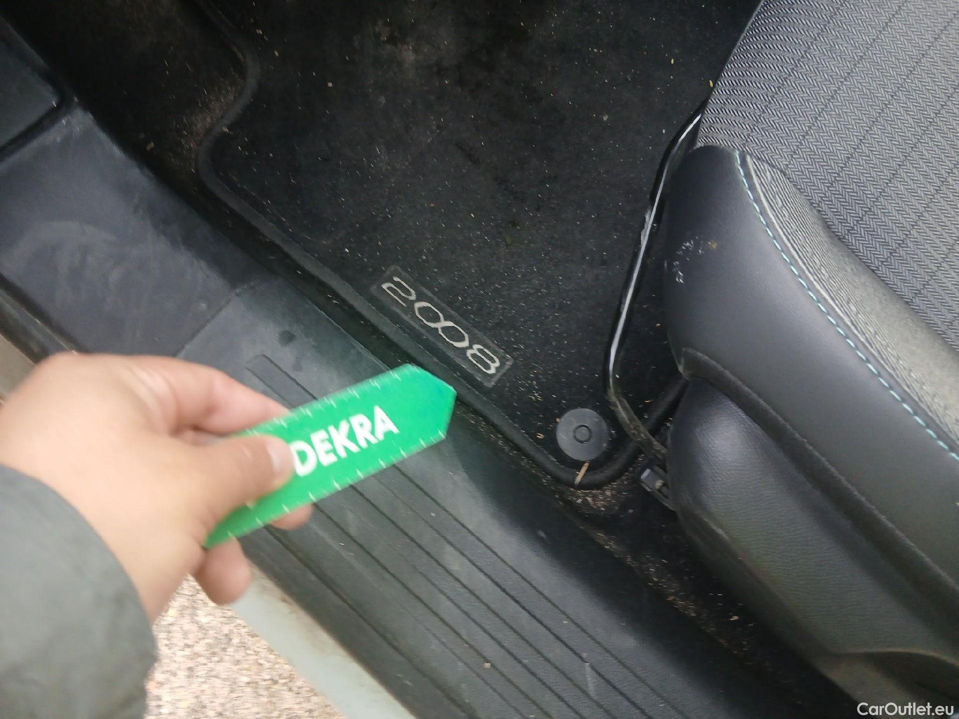  Peugeot  2008 PEUGEOT  / 2019 / 5P / todoterreno Allure BlueHDI 81kW (110CV) #1