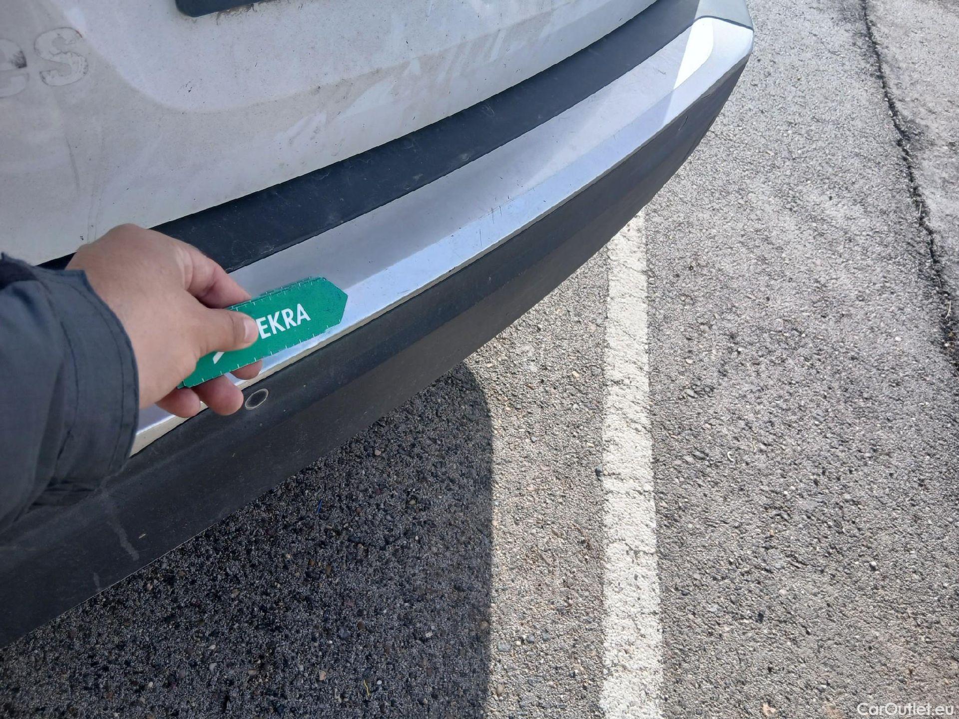  Peugeot  2008 PEUGEOT  / 2019 / 5P / todoterreno Allure BlueHDI 81kW (110CV) #18