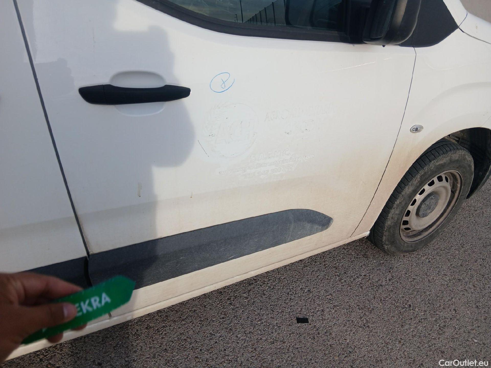  Peugeot  Partner PEUGEOT  / 2018 / 4P / furgón derivado de turismo Premium Standard 600kg BlueHDi 73kW (AC) #37