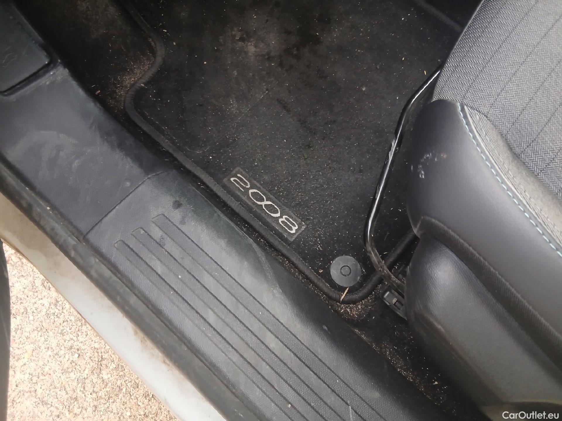  Peugeot  2008 PEUGEOT  / 2019 / 5P / todoterreno Allure BlueHDI 81kW (110CV) #2