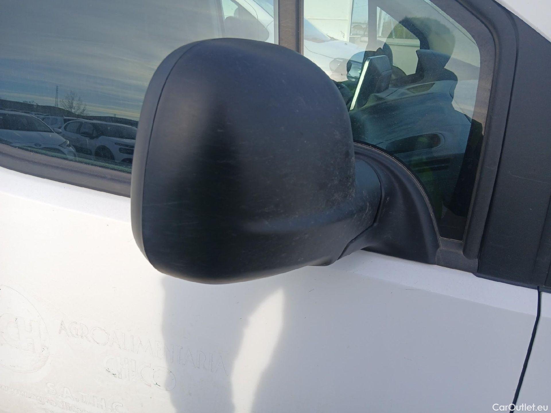  Peugeot  Partner PEUGEOT  / 2018 / 4P / furgón derivado de turismo Premium Standard 600kg BlueHDi 73kW (AC) #39