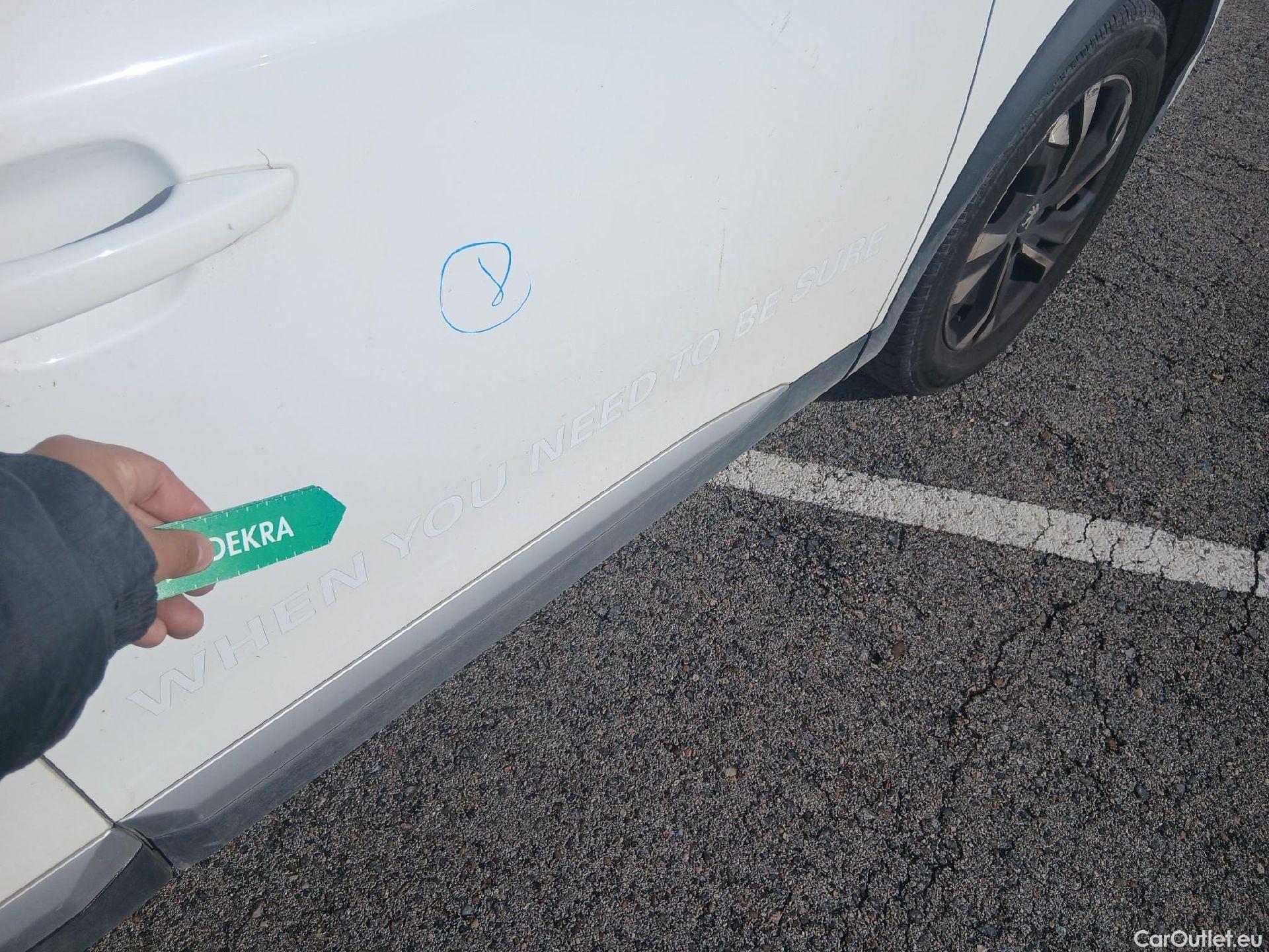  Peugeot  2008 PEUGEOT  / 2019 / 5P / todoterreno Allure BlueHDI 81kW (110CV) #31