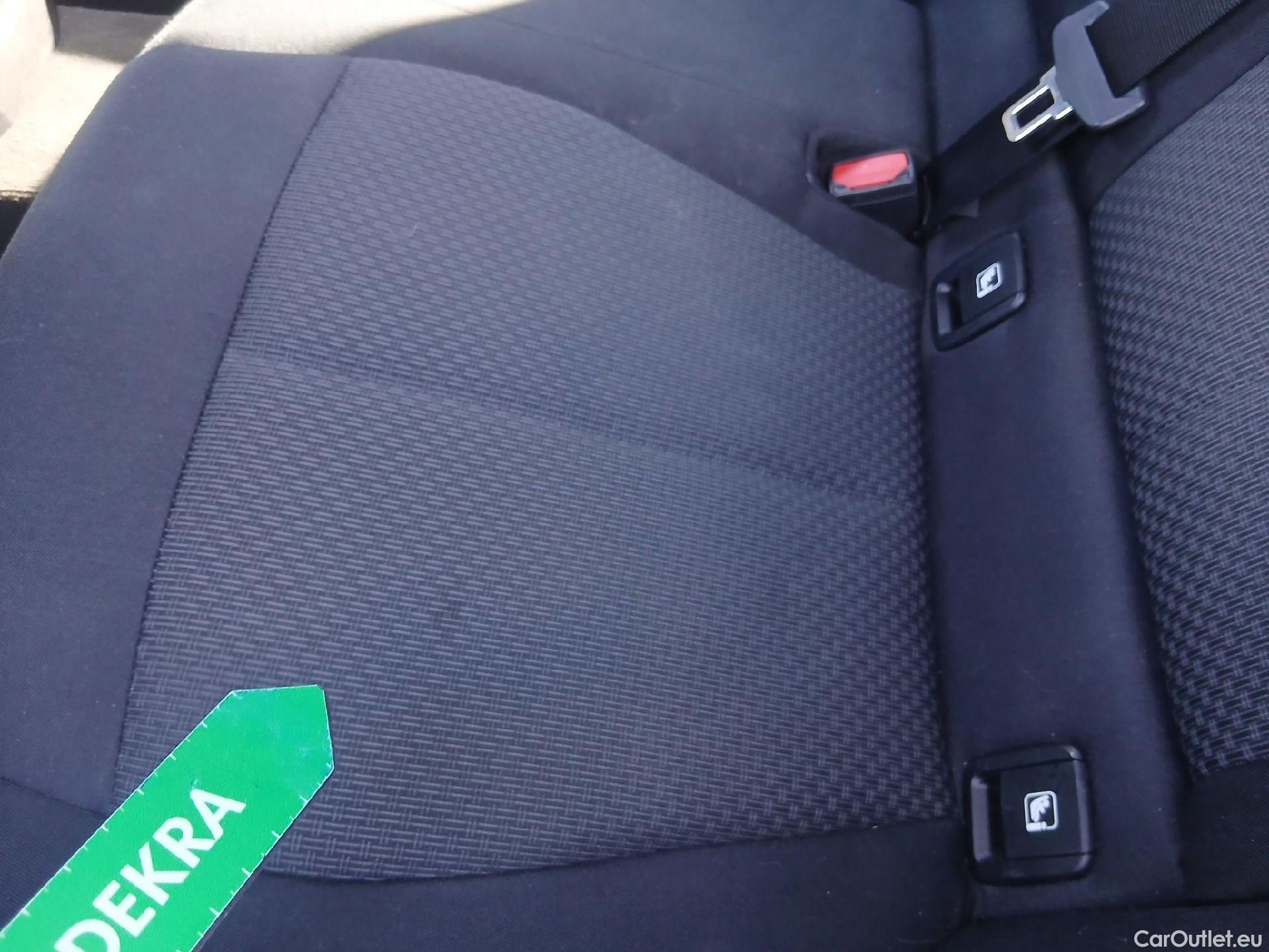  Bmw  Serie 1 BMW  / 2019 / 5P / berlina con portón 118i #17