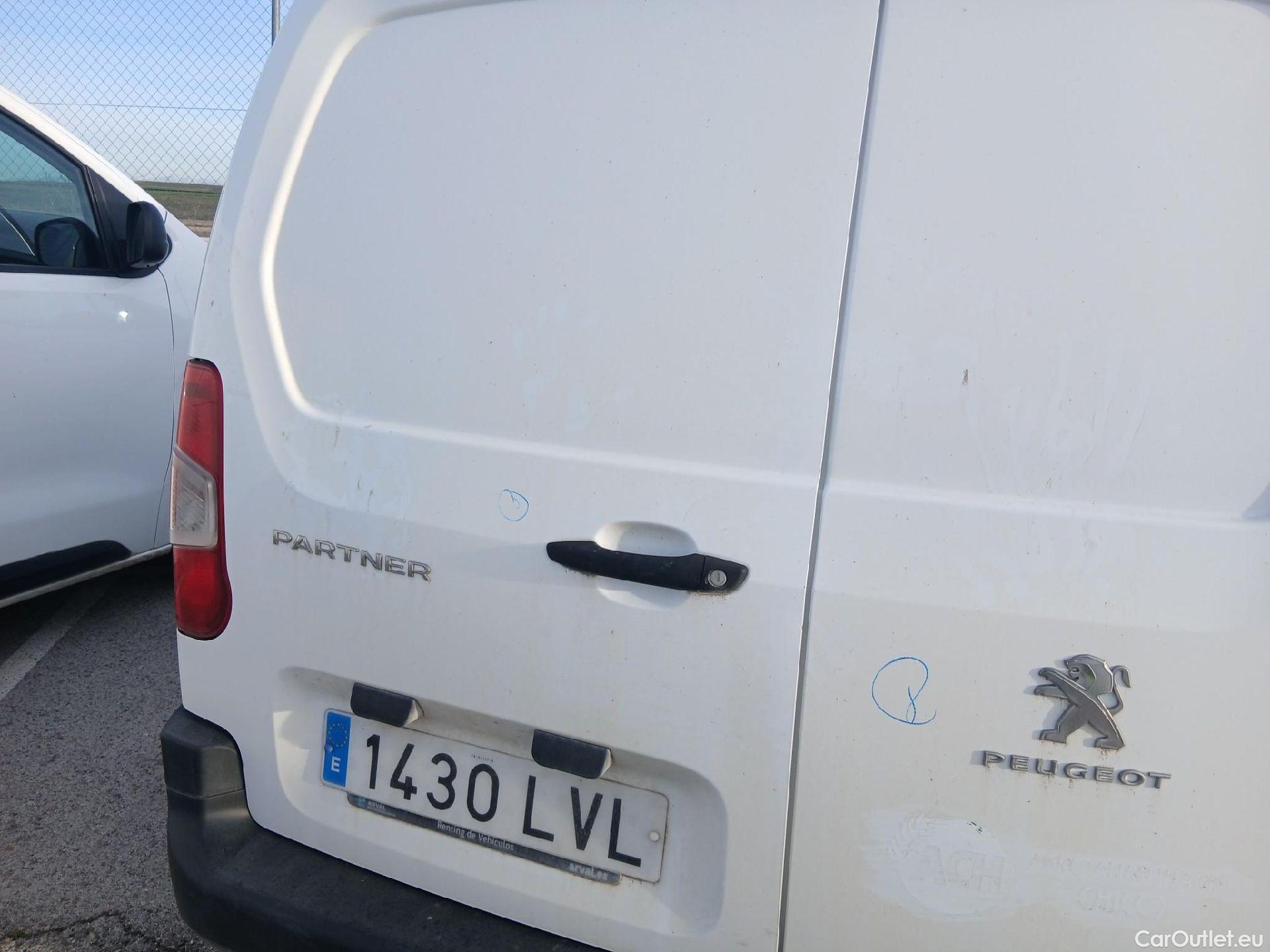  Peugeot  Partner PEUGEOT  / 2018 / 4P / furgón derivado de turismo Premium Standard 600kg BlueHDi 73kW (AC) #31