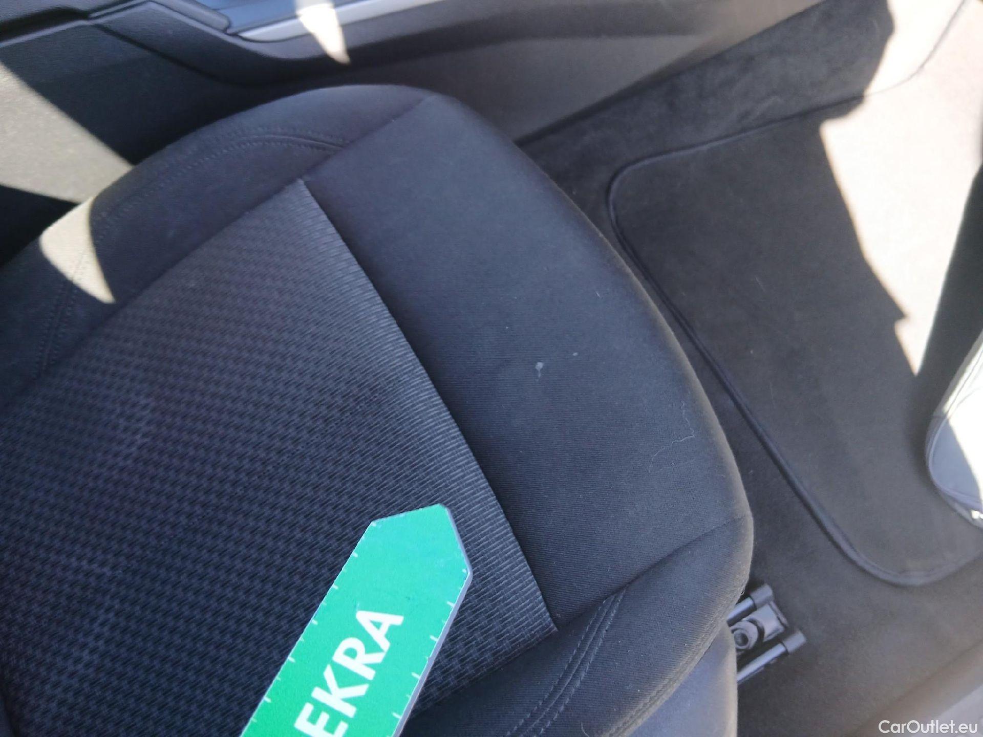  Bmw  Serie 1 BMW  / 2019 / 5P / berlina con portón 118i #20