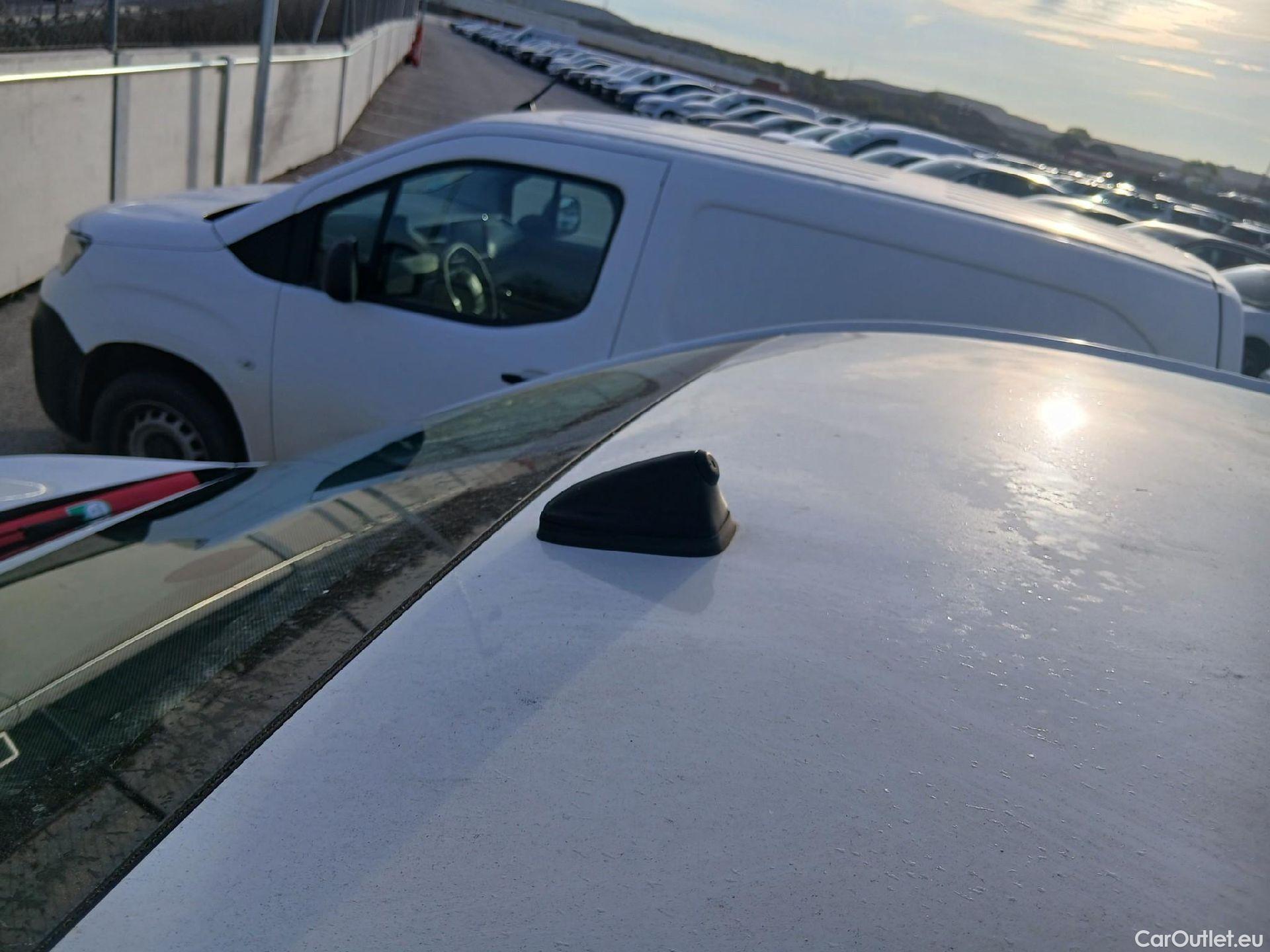  Peugeot  Expert PEUGEOT  / 2016 / 4P / furgón Furgón Pro 1.5 BlueHDi 120 Standard #17