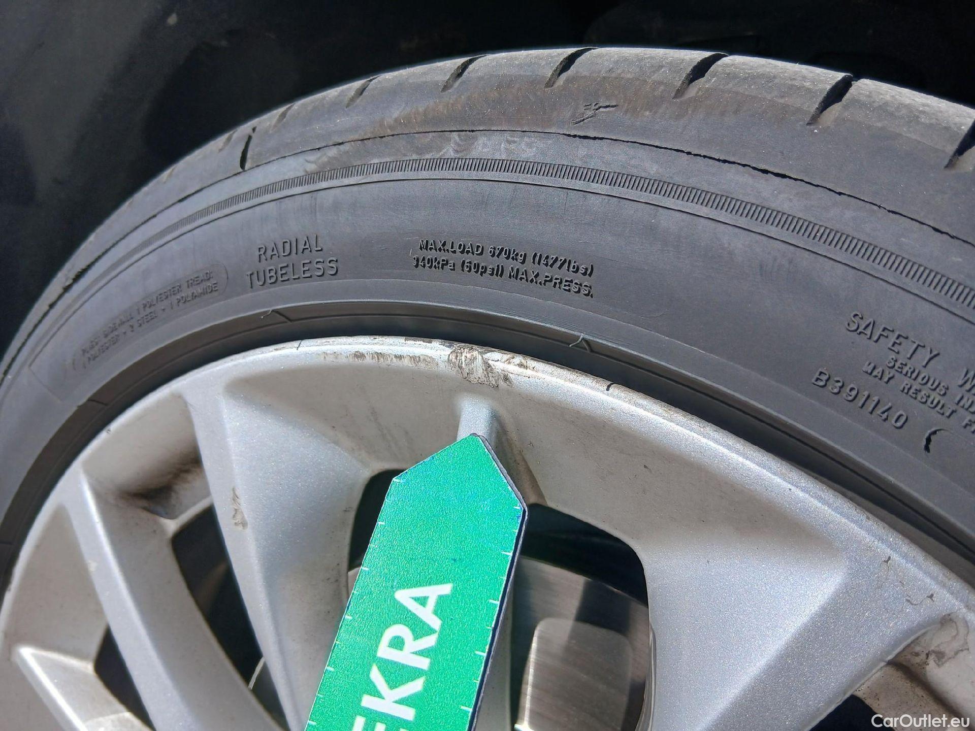  Bmw  Serie 1 BMW  / 2019 / 5P / berlina con portón 118i #51