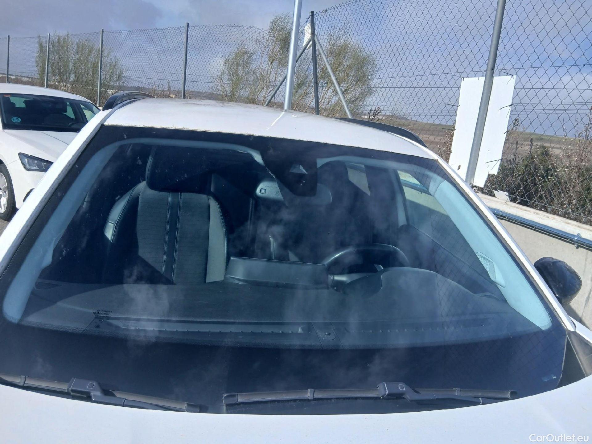  Peugeot  2008 PEUGEOT  / 2019 / 5P / todoterreno Allure BlueHDI 81kW (110CV) #9