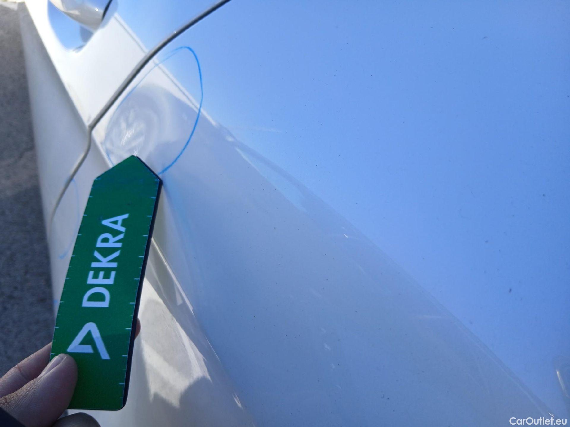  Bmw  Serie 1 BMW  / 2019 / 5P / berlina con portón 118i #13