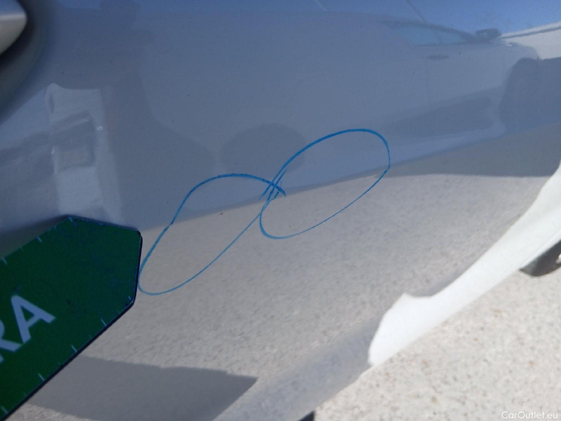  Bmw  Serie 1 BMW  / 2019 / 5P / berlina con portón 118i #40