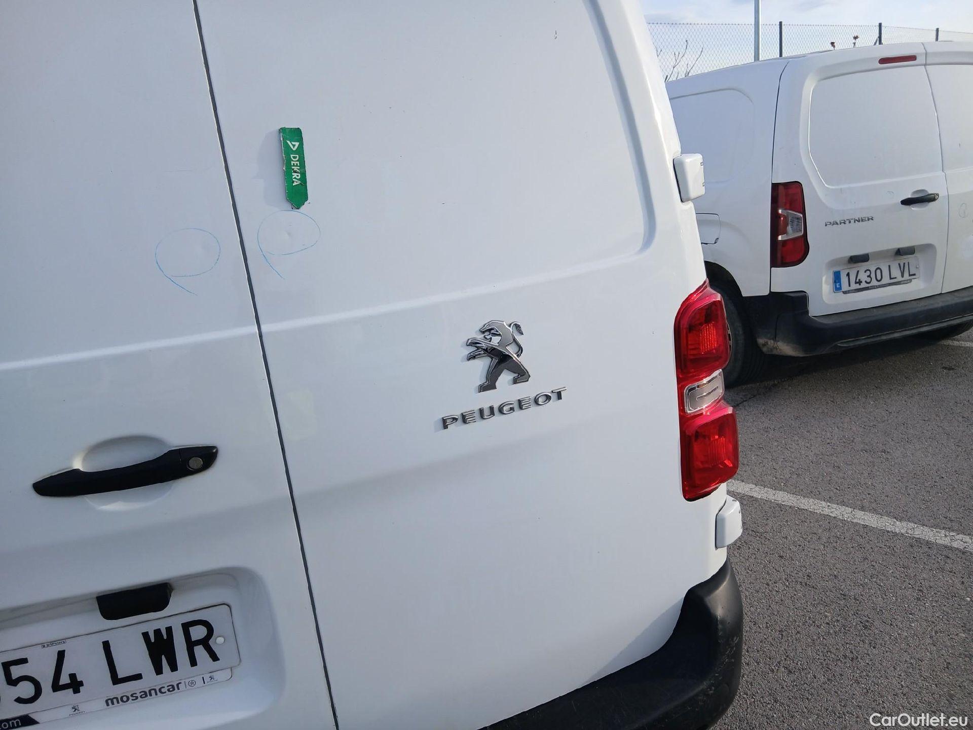  Peugeot  Expert PEUGEOT  / 2016 / 4P / furgón Furgón Pro 1.5 BlueHDi 120 Standard #28