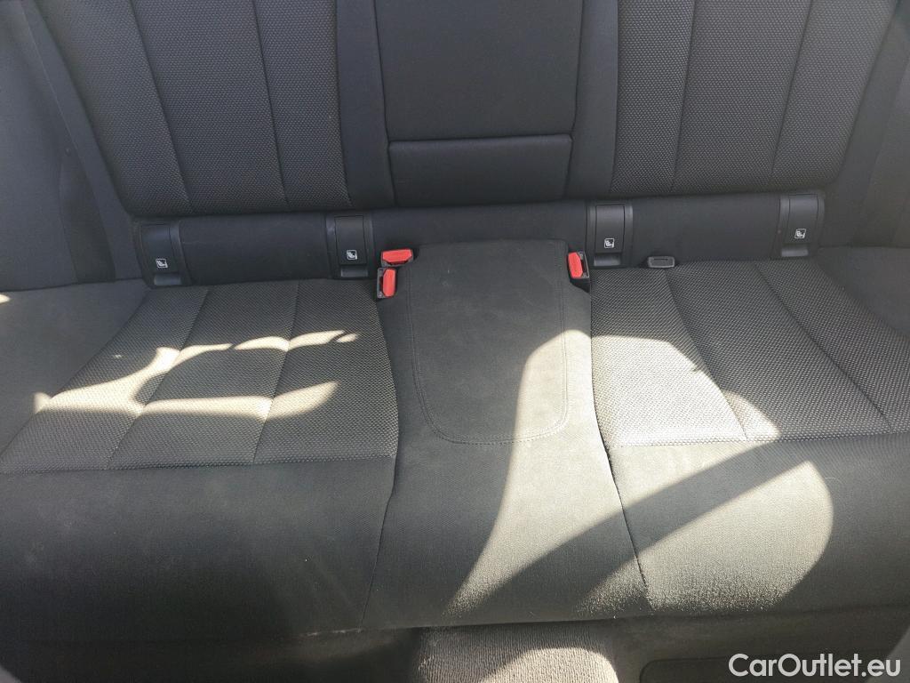  Bmw  Serie 3 BMW  / 2018 / 4P / sedán 320d Auto. #28