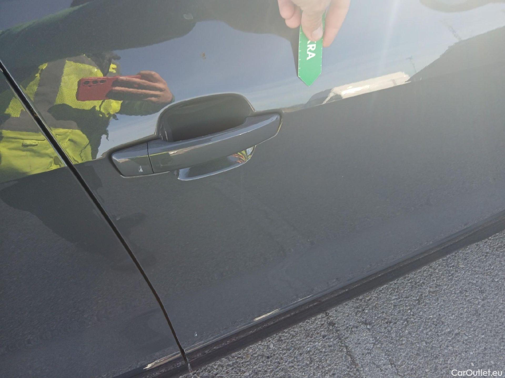  Audi  Q2 AUDI  / 2016 / 5P / todoterreno Design 30 TDI 85kW (116CV) #16